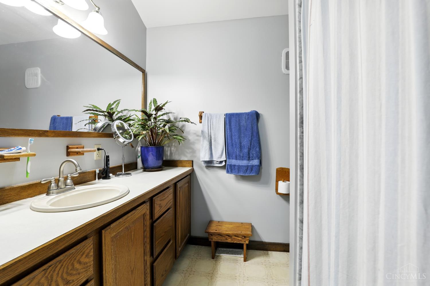 Farmersville, Ohio, 45325, United States, 3 Bedrooms Bedrooms, ,2 BathroomsBathrooms,Residential,For Sale,1856910