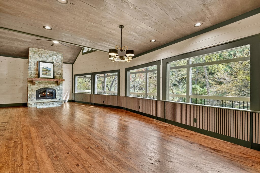 Mineral Bluff, Georgia, 30559, United States, 4 Bedrooms Bedrooms, ,5 BathroomsBathrooms,Residential,For Sale,1986837