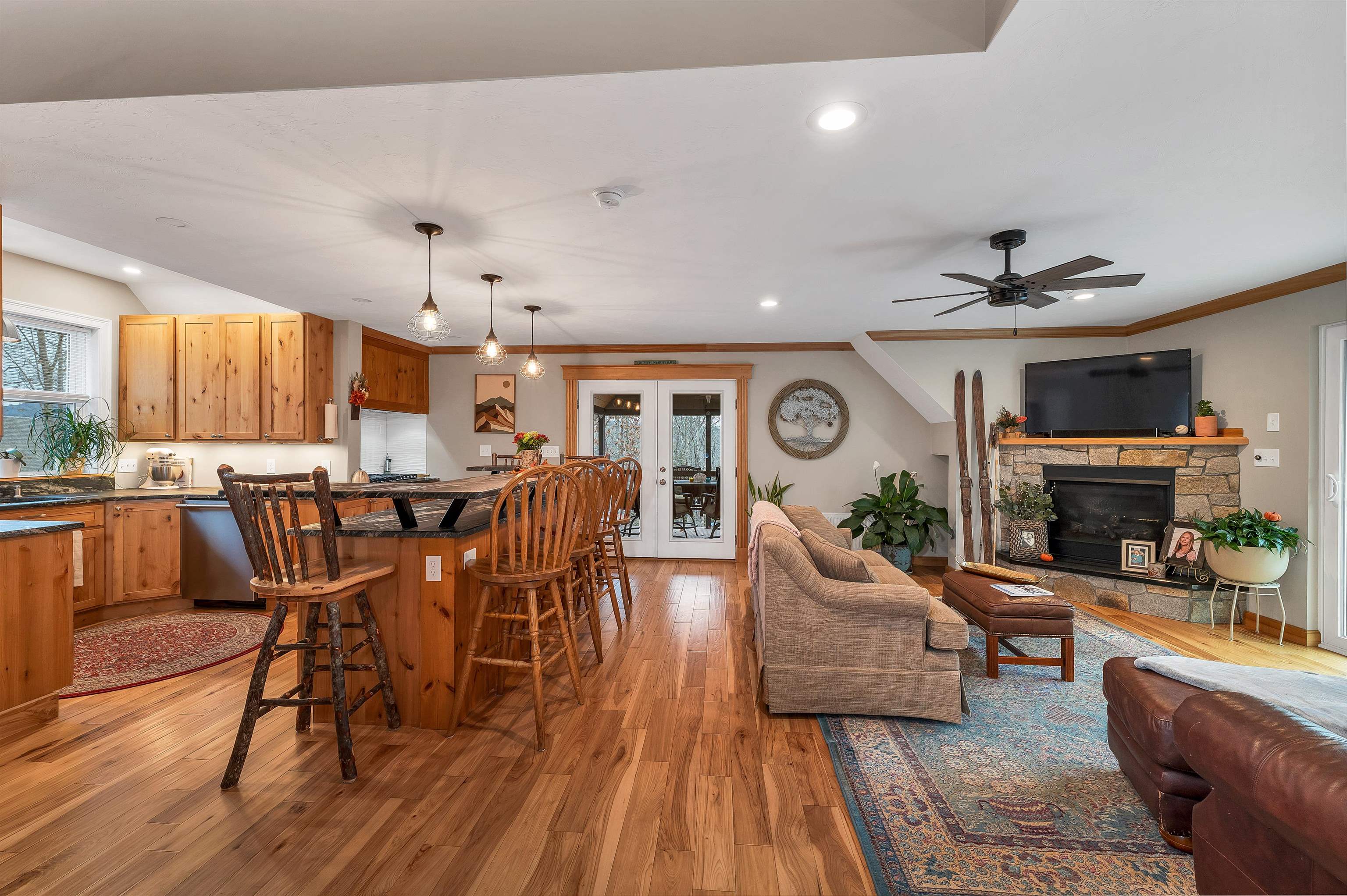 Meredith, New Hampshire, 03253, United States, 4 Bedrooms Bedrooms, ,2 BathroomsBathrooms,Residential,For Sale,1998295