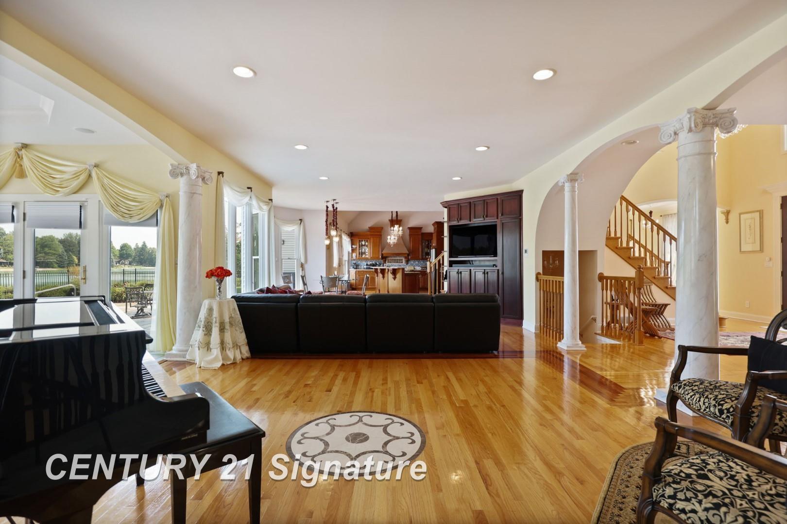 Saginaw, Michigan, 48609, United States, 4 Bedrooms Bedrooms, ,7 BathroomsBathrooms,Residential,For Sale,1980528