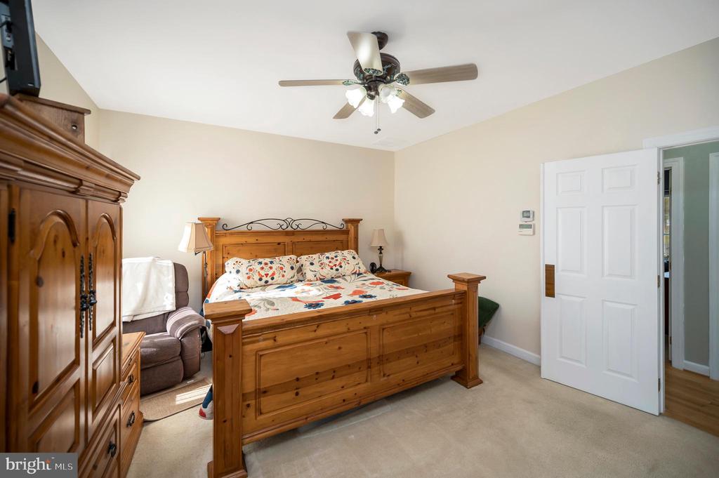 Sumerduck, Virginia, 22742, United States, 4 Bedrooms Bedrooms, ,5 BathroomsBathrooms,Residential,For Sale,2048793