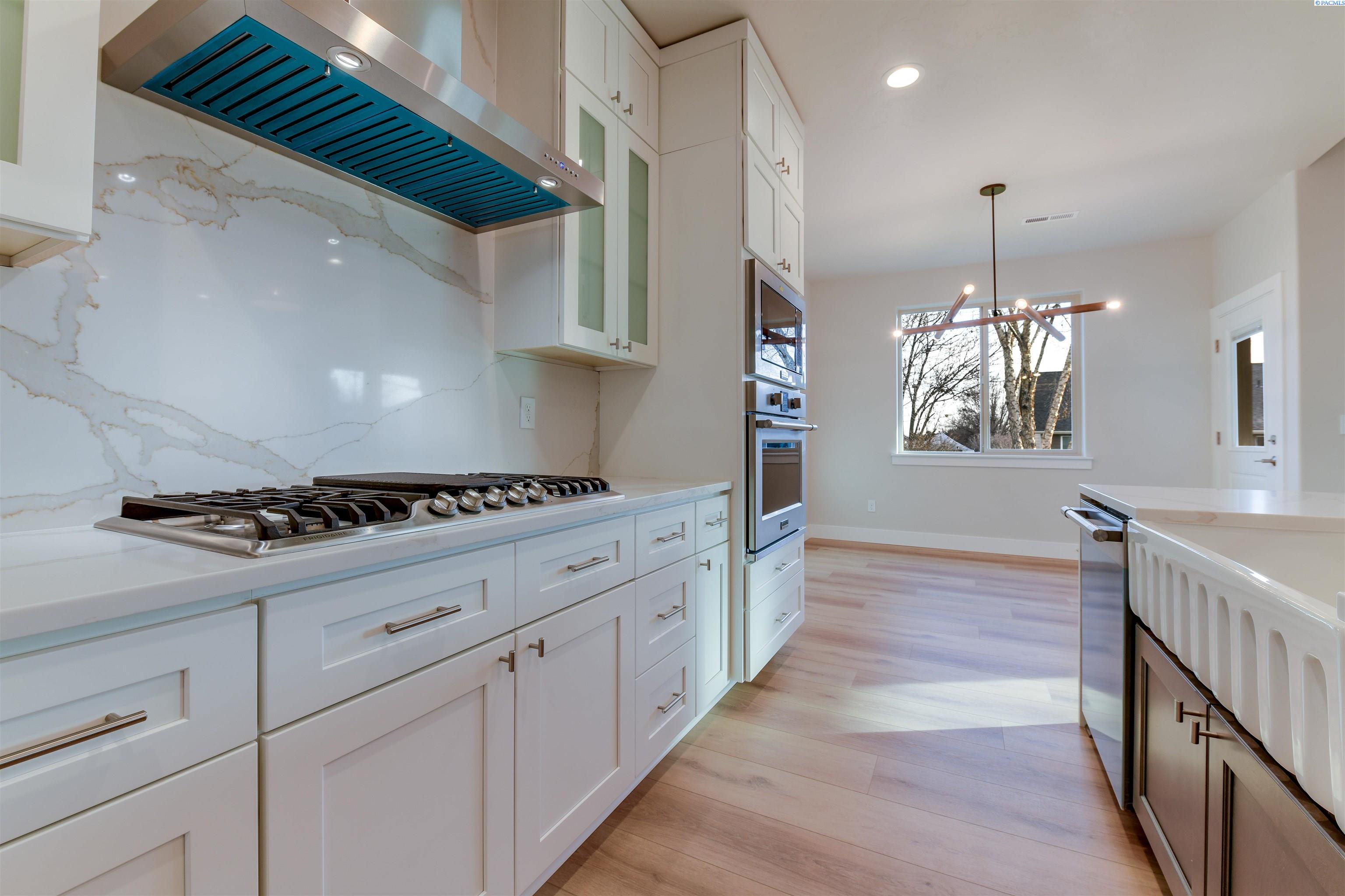 Richland, Washington, 99352, United States, 3 Bedrooms Bedrooms, ,2 BathroomsBathrooms,Residential,For Sale,1898380