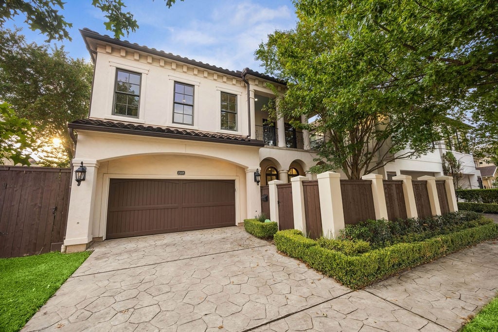 Brun St, Houston, TX 77019 #1