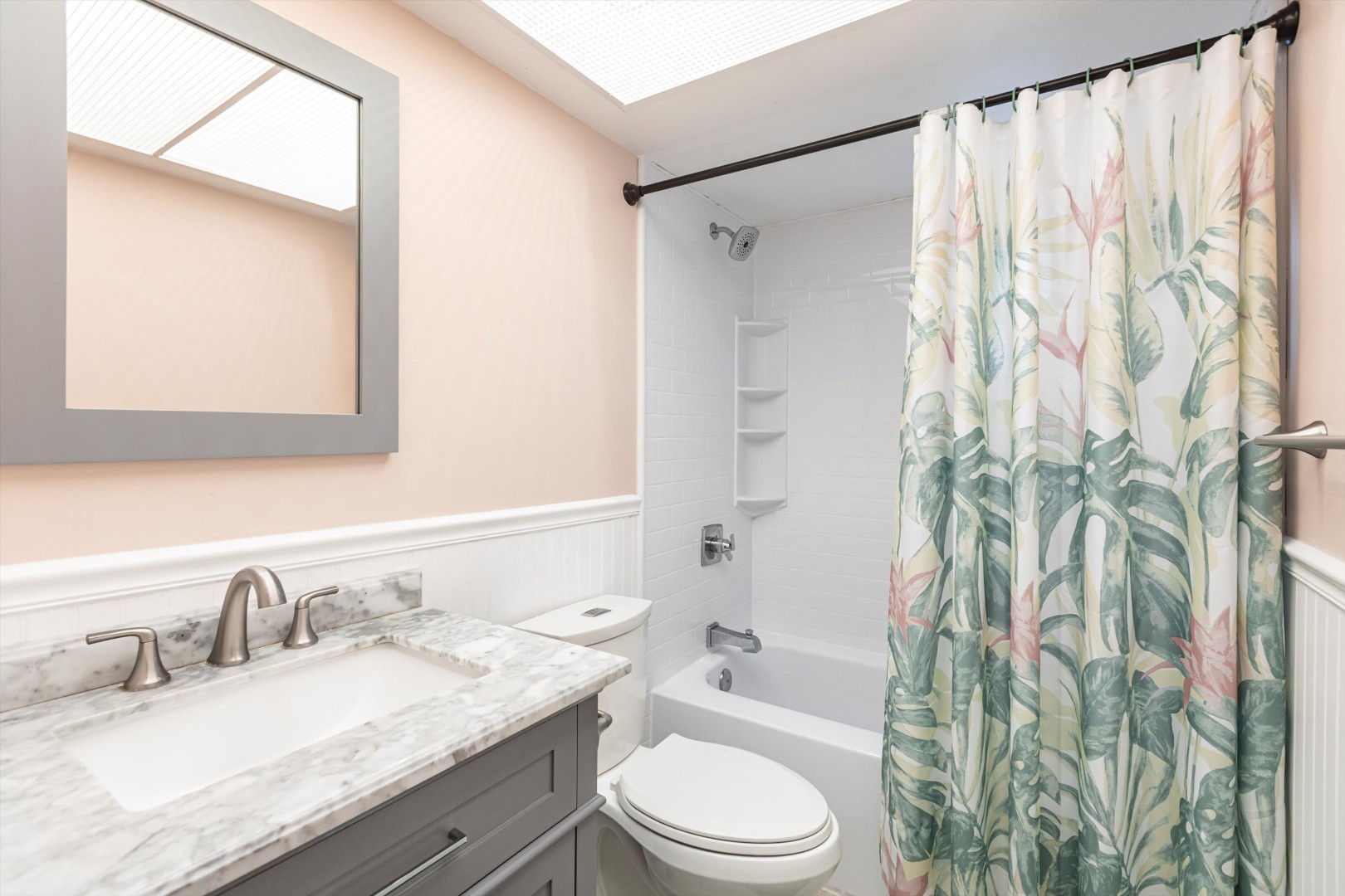 Fort Myers, Florida, 33919, United States, 3 Bedrooms Bedrooms, ,2 BathroomsBathrooms,Residential,For Sale,1935078
