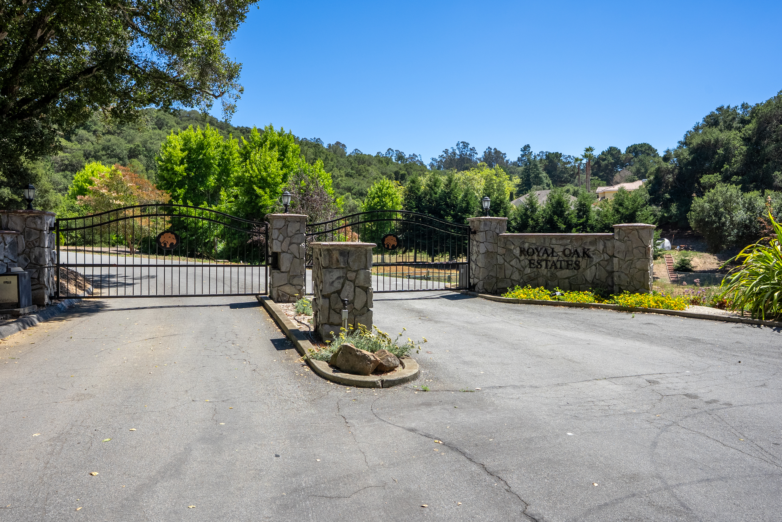  5324 Hidden Oak Court, Royal Oaks - 物件實景
