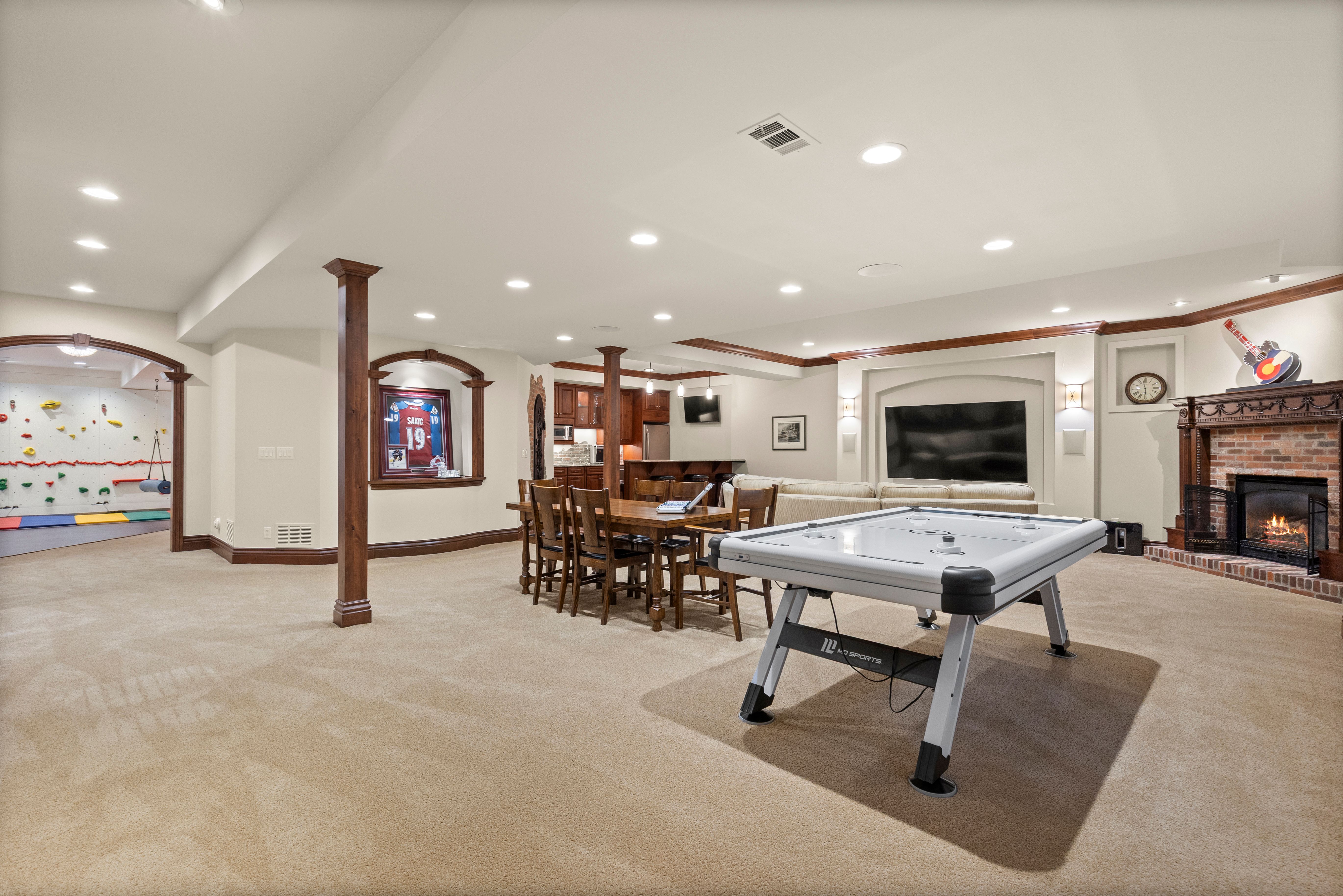  LUXURY LIVING IN LOWRY TIMELESS ENGLISH TUDOR EXPANSIVE LOT ON 6TH AVENUE PKWY - 物件實景