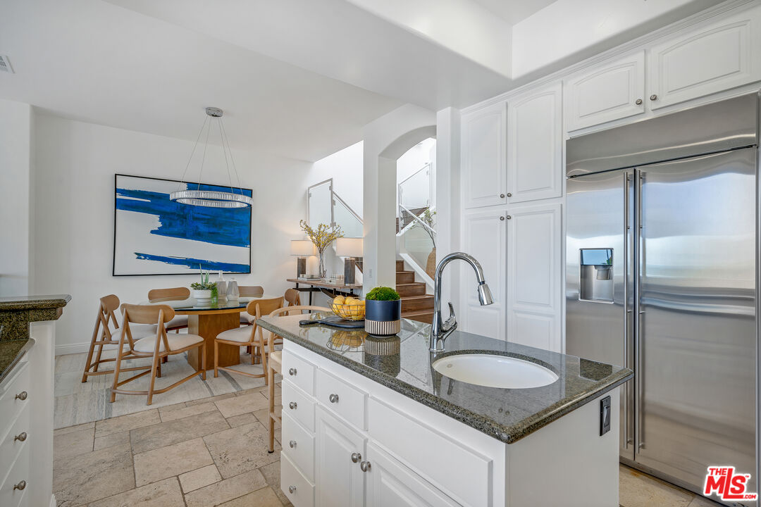Malibu, California, 90265, United States, 2 Bedrooms Bedrooms, ,3 BathroomsBathrooms,Residential,For Sale,1902662