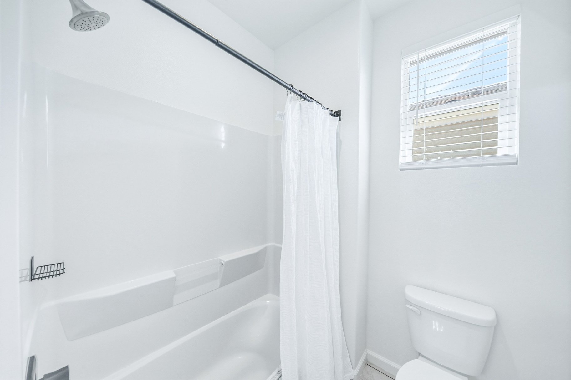  Turn-Key Home Close to Parks, Shopping & Trails - 物件實景