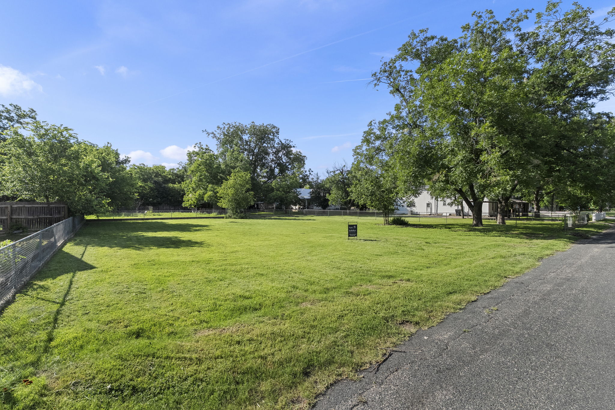  501 West Creek Street, Fredericksburg, TX 78624 - 物件實景