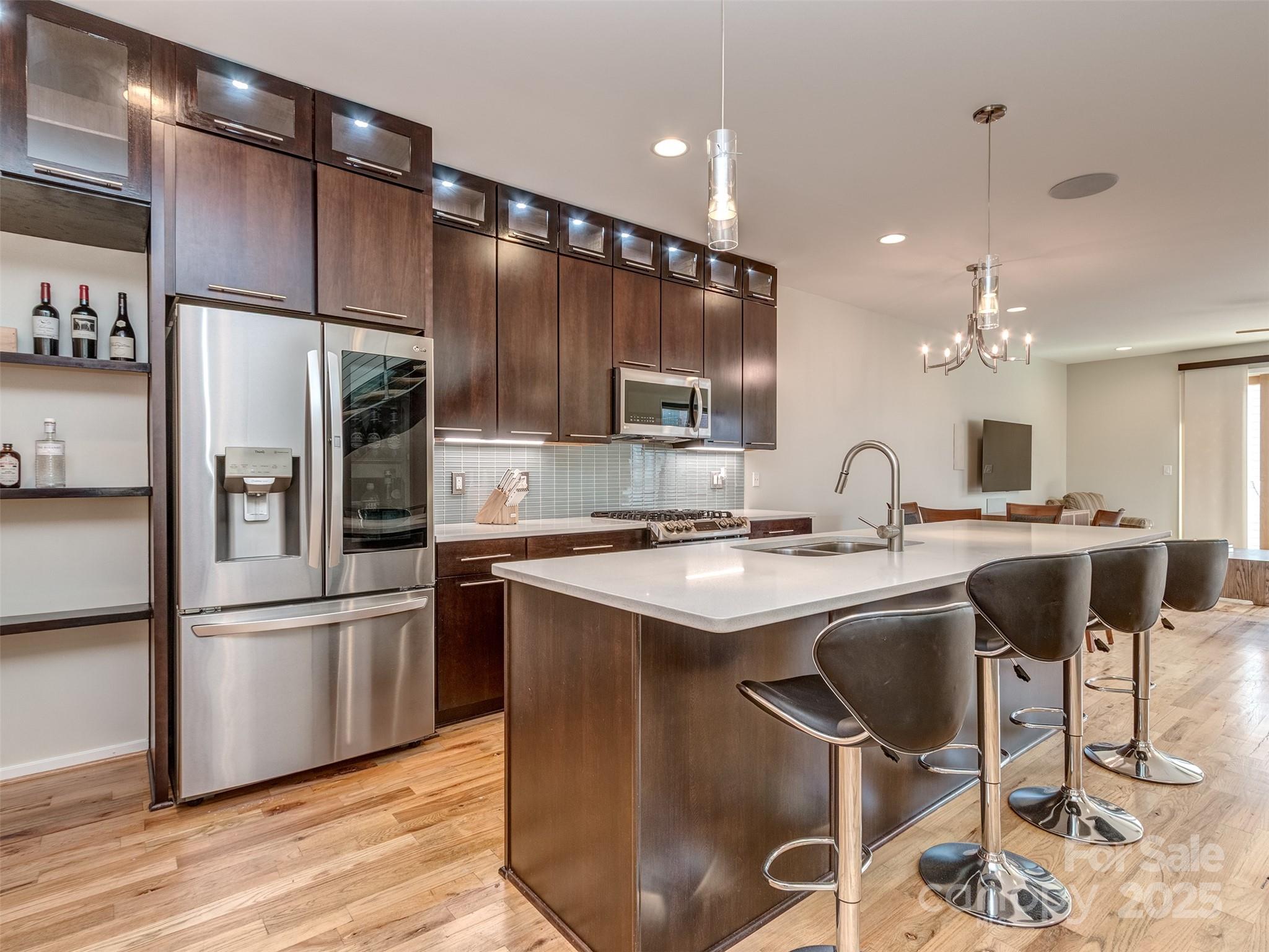 Charlotte, North Carolina, 28202, United States, 2 Bedrooms Bedrooms, ,3 BathroomsBathrooms,Residential,For Sale,1913146