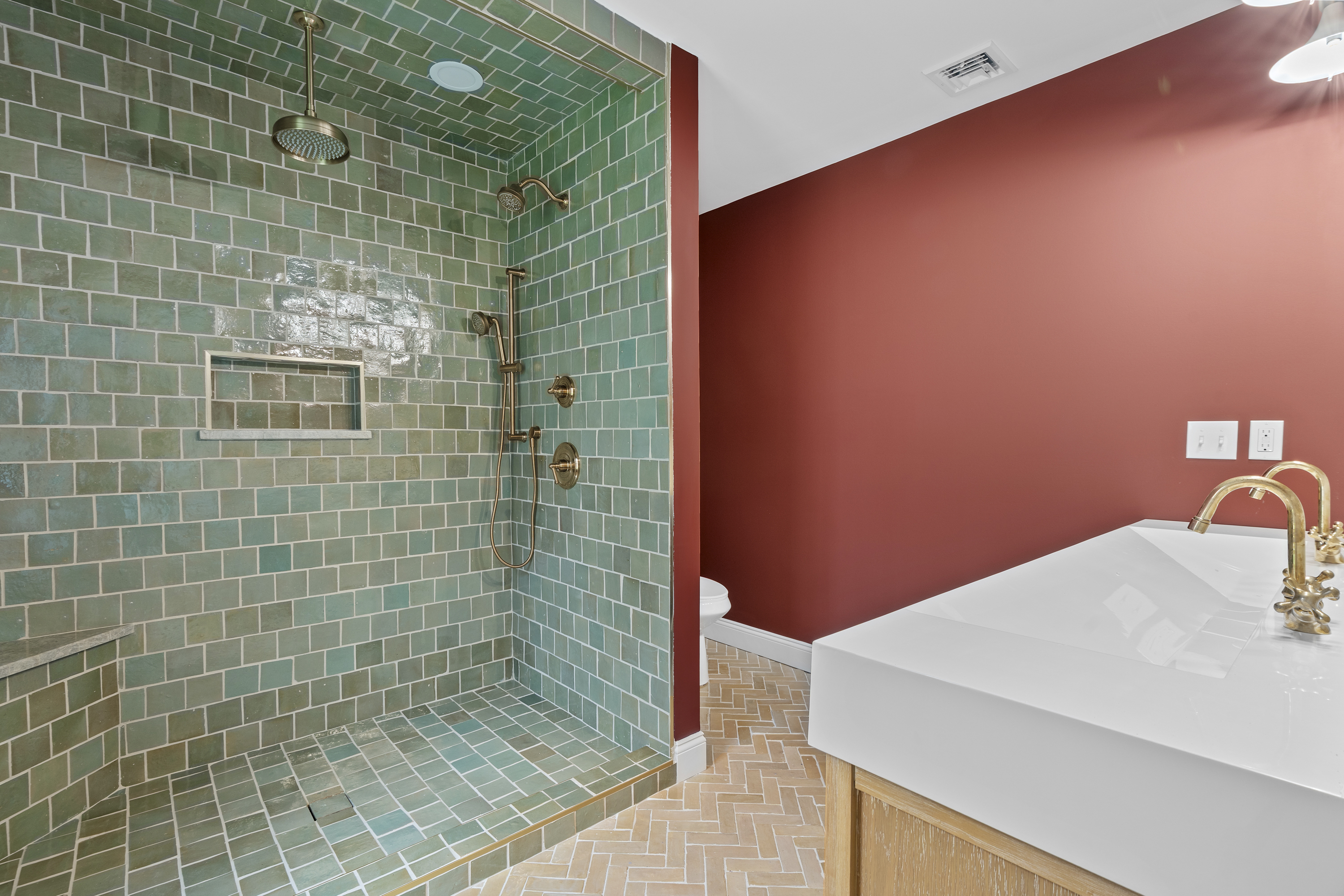 East Hampton, Connecticut, 06424, United States, 3 Bedrooms Bedrooms, ,3 BathroomsBathrooms,Residential,For Sale,1990292