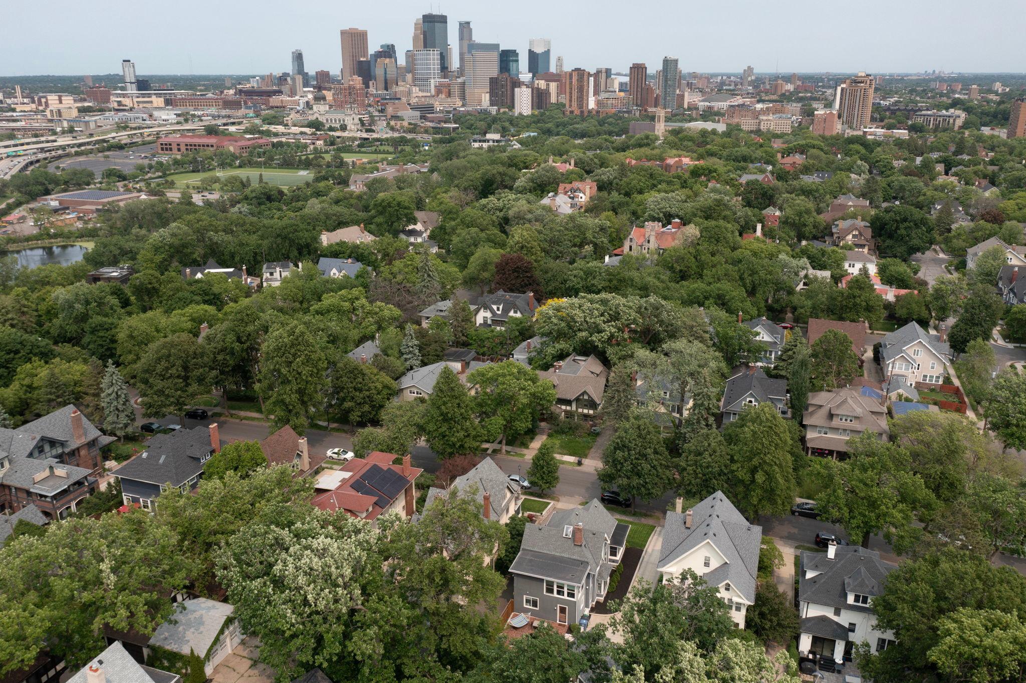 Minneapolis, Minnesota, 55403, United States, 3 Bedrooms Bedrooms, ,2 BathroomsBathrooms,Residential,For Sale,1901965