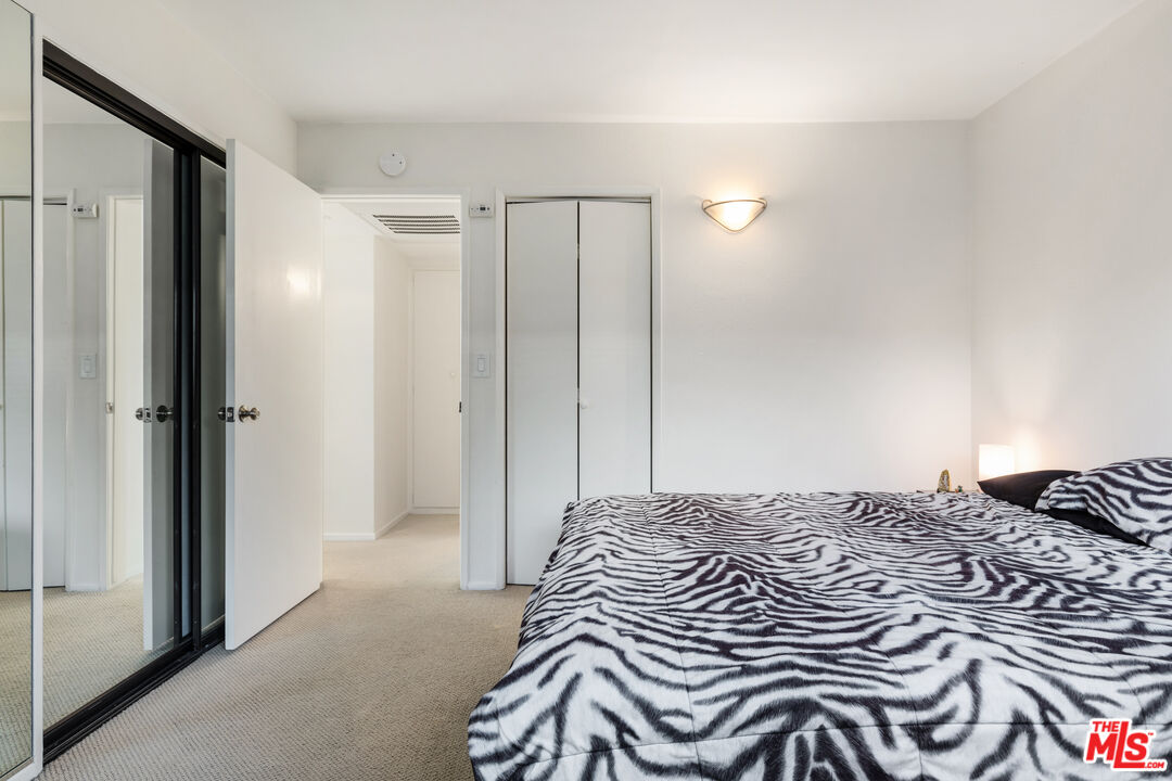 West Hollywood, California, 90069, United States, 1 Bedroom Bedrooms, ,1 BathroomBathrooms,Residential,For Sale,1987979