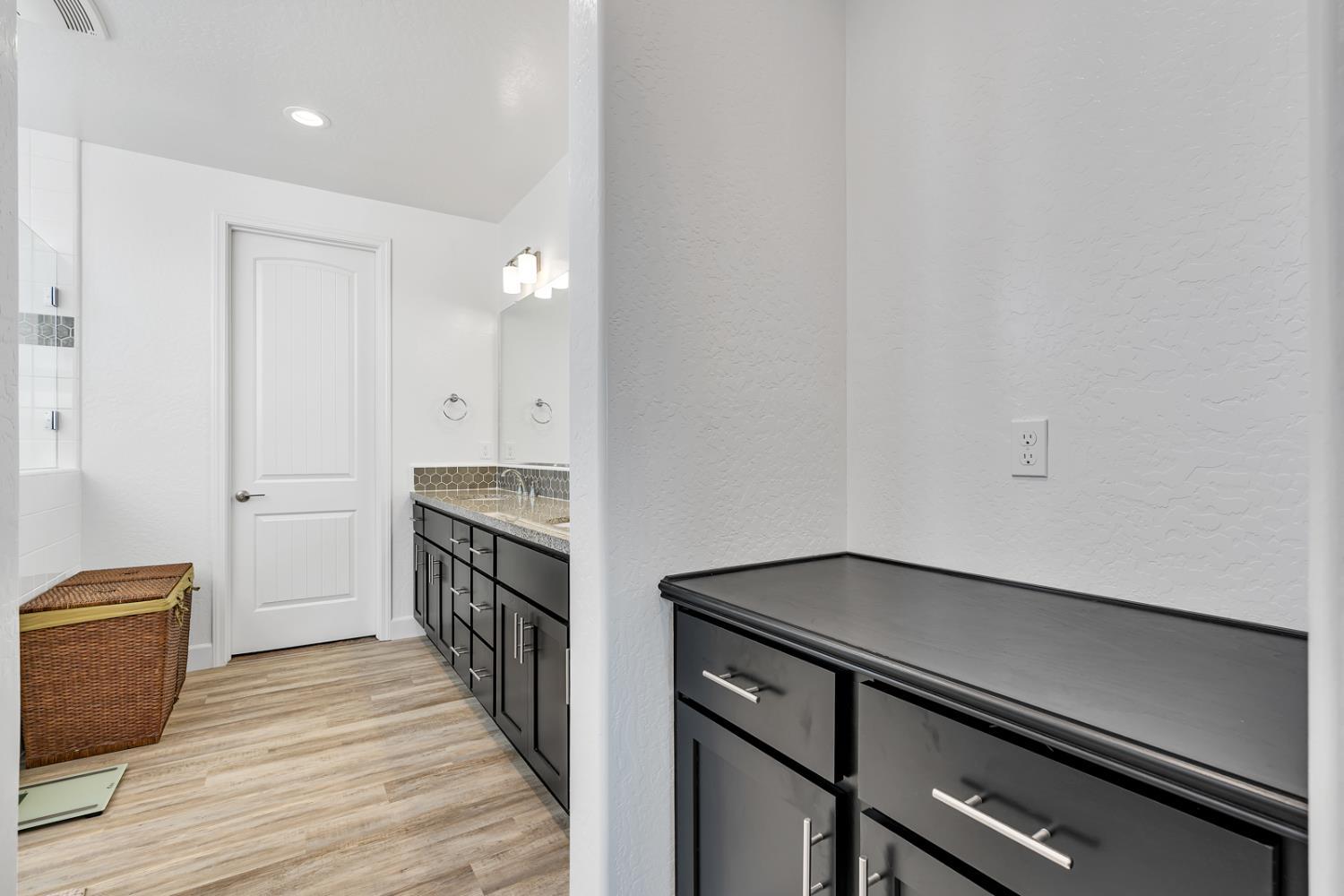Madera, California, 93636, United States, 4 Bedrooms Bedrooms, ,4 BathroomsBathrooms,Residential,For Sale,1938347