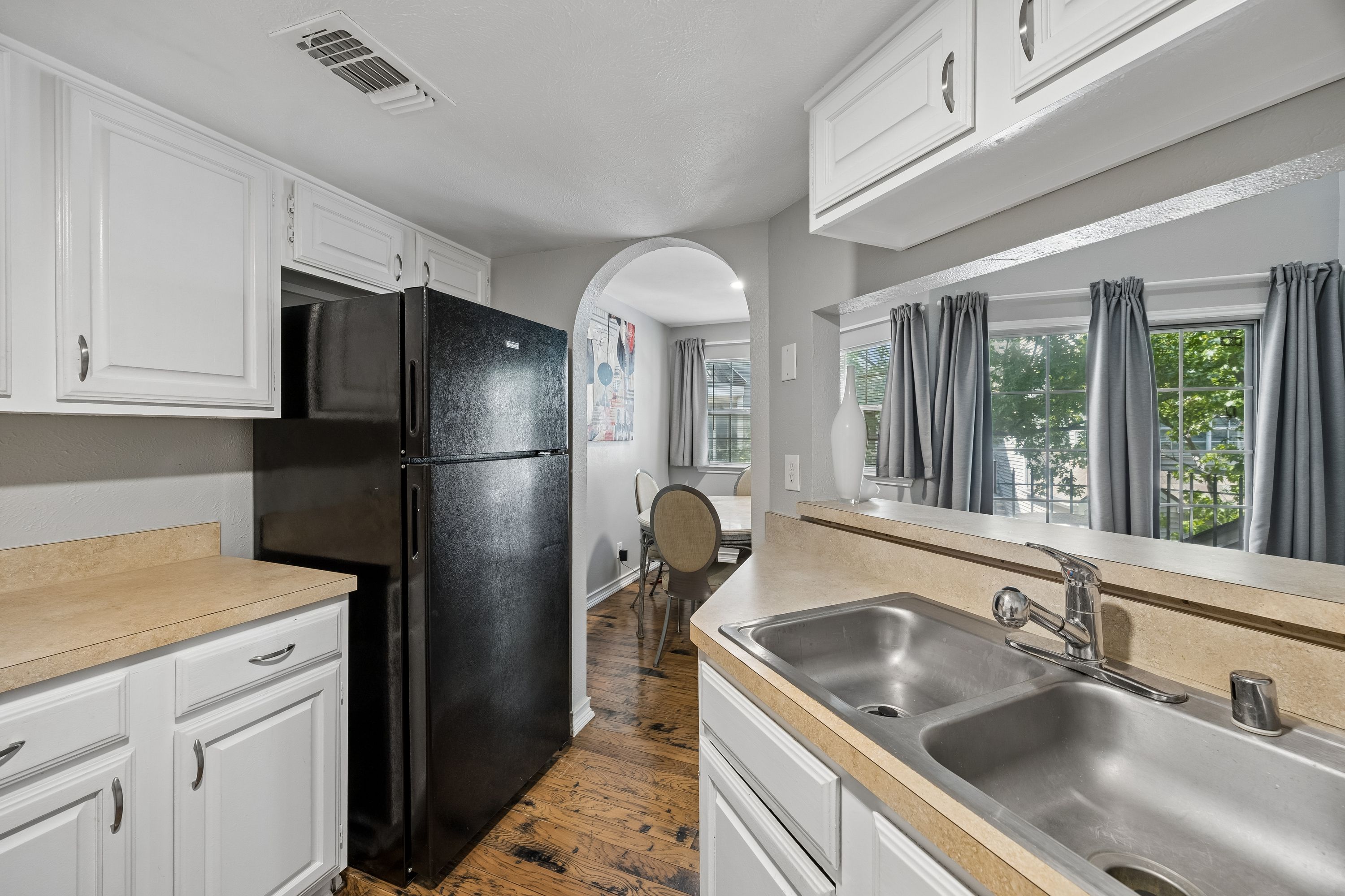  Two-story Bryan Place loft with quick access to Downtown Dallas. - 物件實景