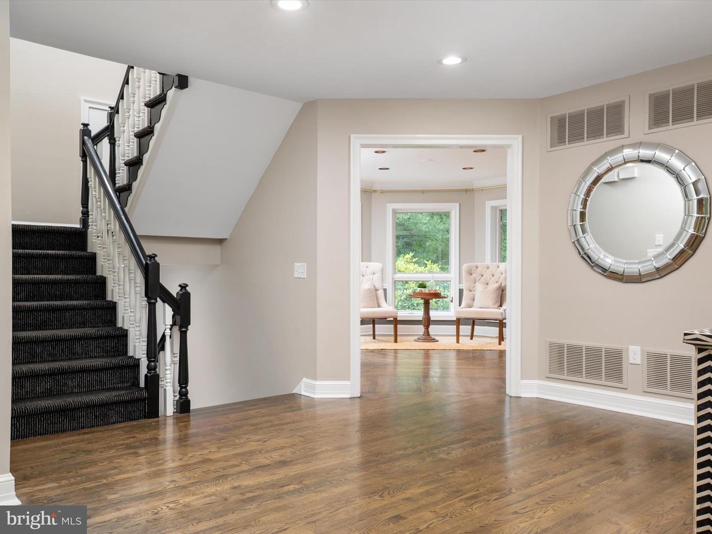 Annapolis, Maryland, 21401, United States, 5 Bedrooms Bedrooms, ,5 BathroomsBathrooms,Residential,For Sale,1895873