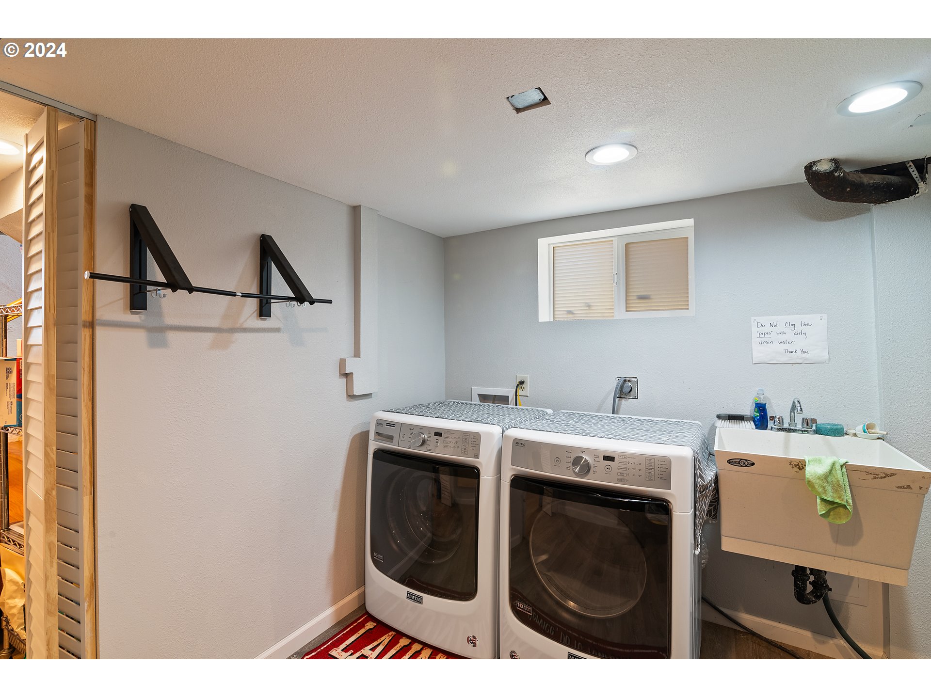 Portland, Oregon, 97211, United States, 5 Bedrooms Bedrooms, ,2 BathroomsBathrooms,Residential,For Sale,1976377