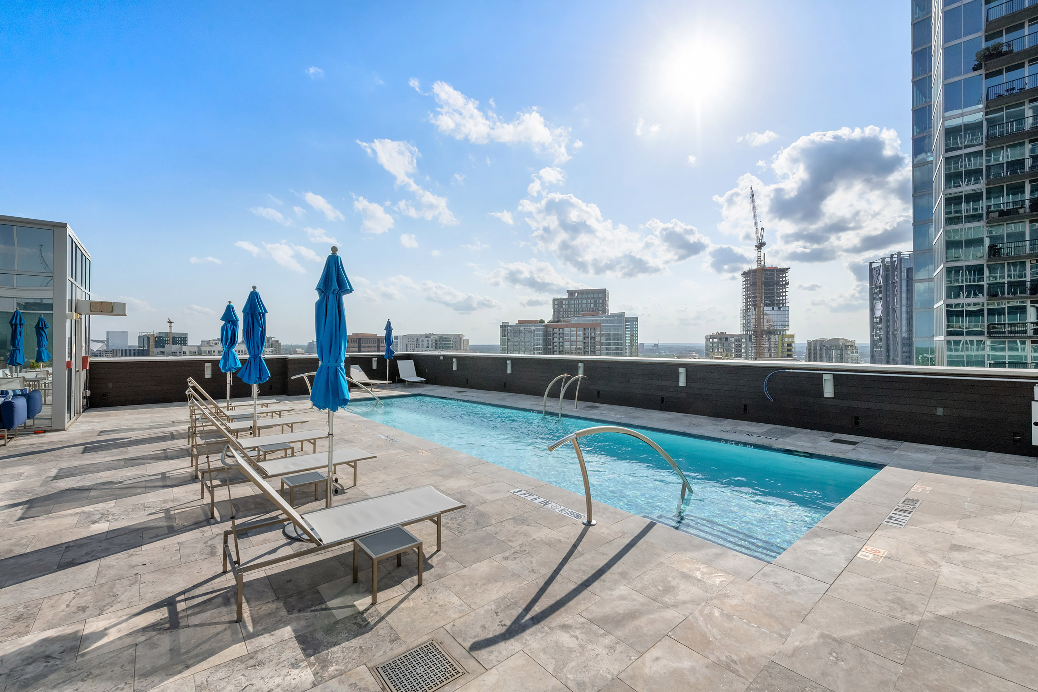  Exceptional Three Bedroom Plus Den Atop The Coveted Loews Hotel - 物件實景