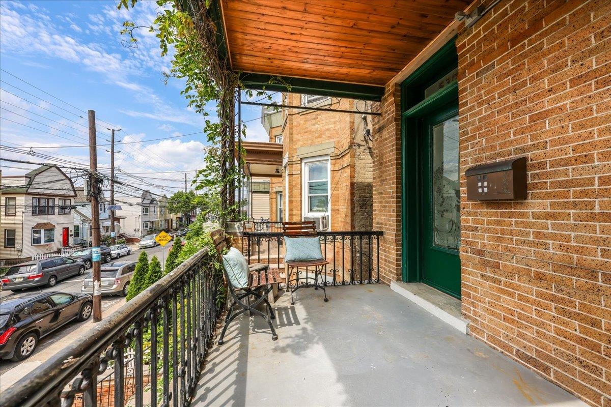 Jersey City, New Jersey, 07307, United States, 5 Bedrooms Bedrooms, ,2 BathroomsBathrooms,Residential,For Sale,1988239