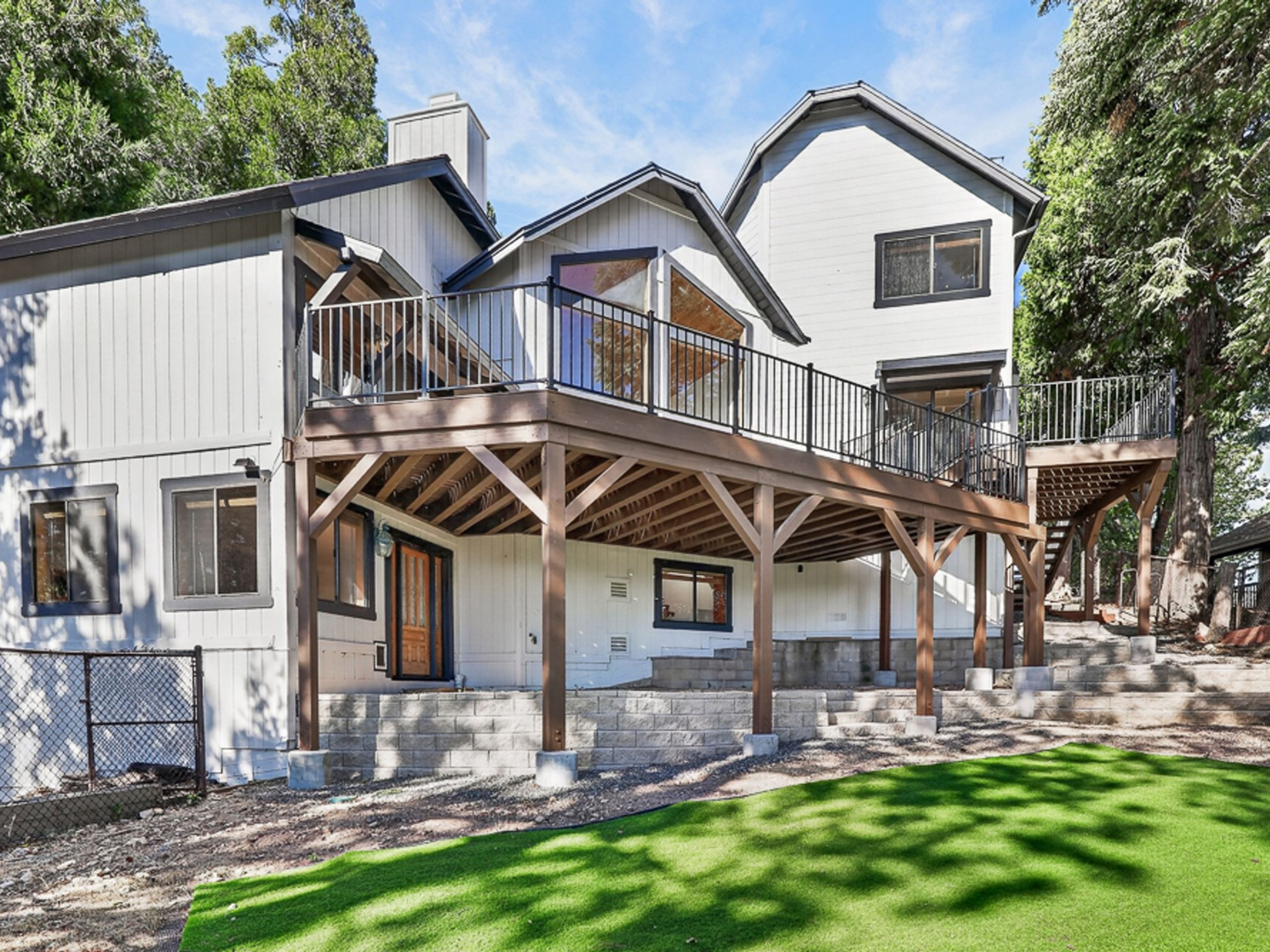  229 Shasta Drive, Lake Arrowhead, CA 92352 - 物件實景