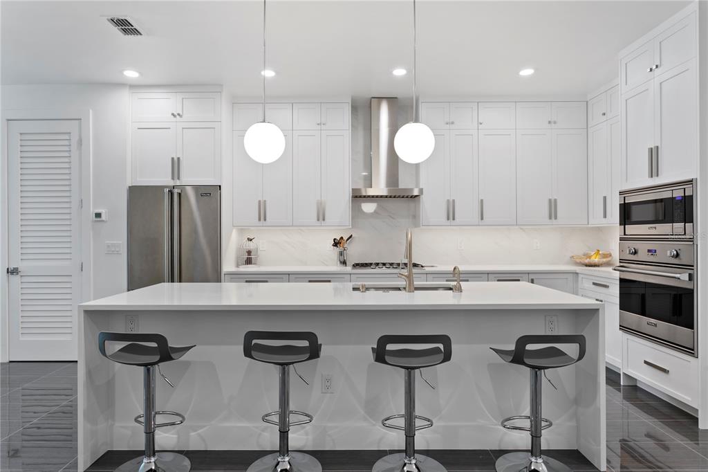 Tampa, Florida, 33606, United States, 4 Bedrooms Bedrooms, ,3 BathroomsBathrooms,Residential,For Sale,1998120