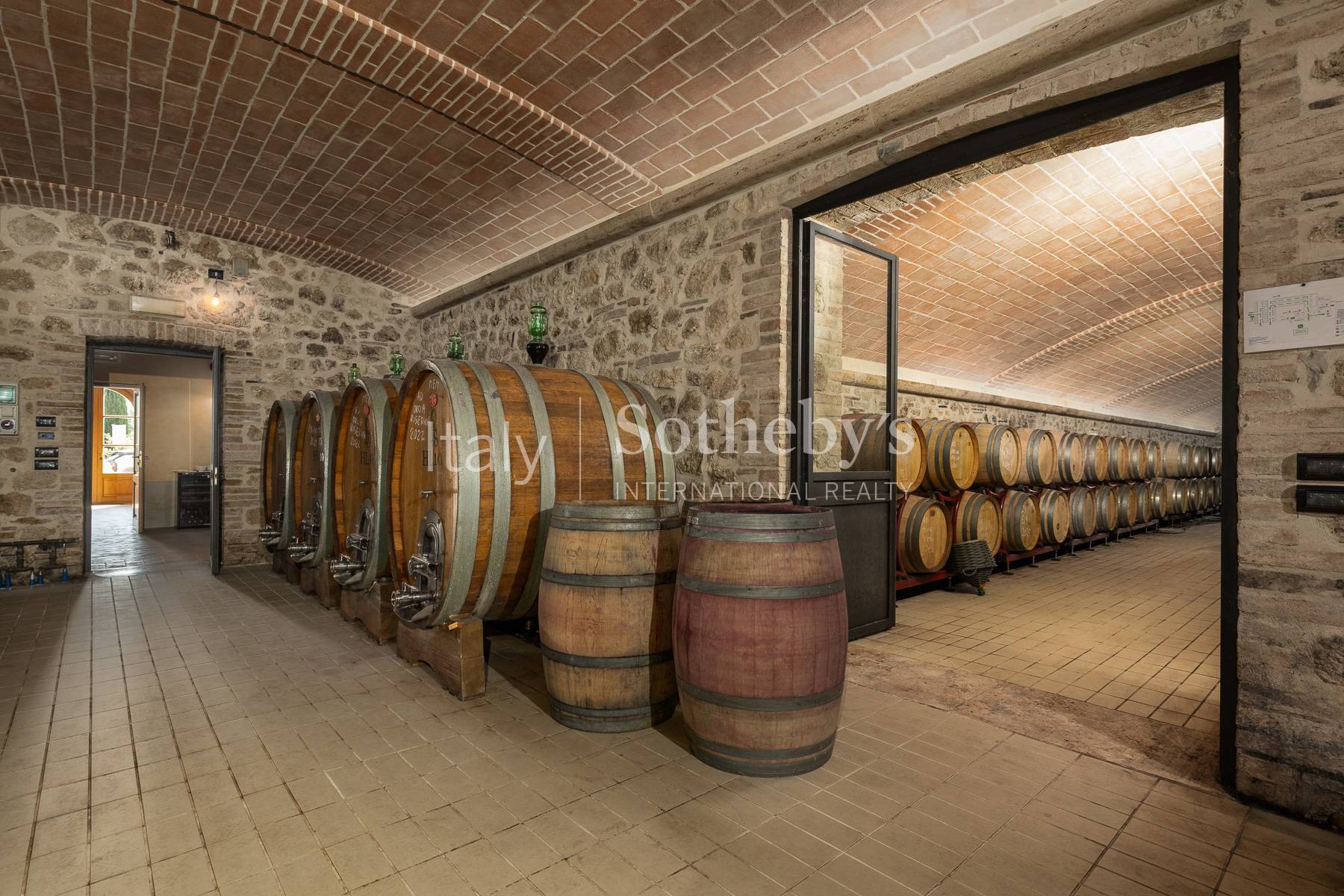  Luxury Wine Estate with Winery & Resort in Tuscany - 物件實景