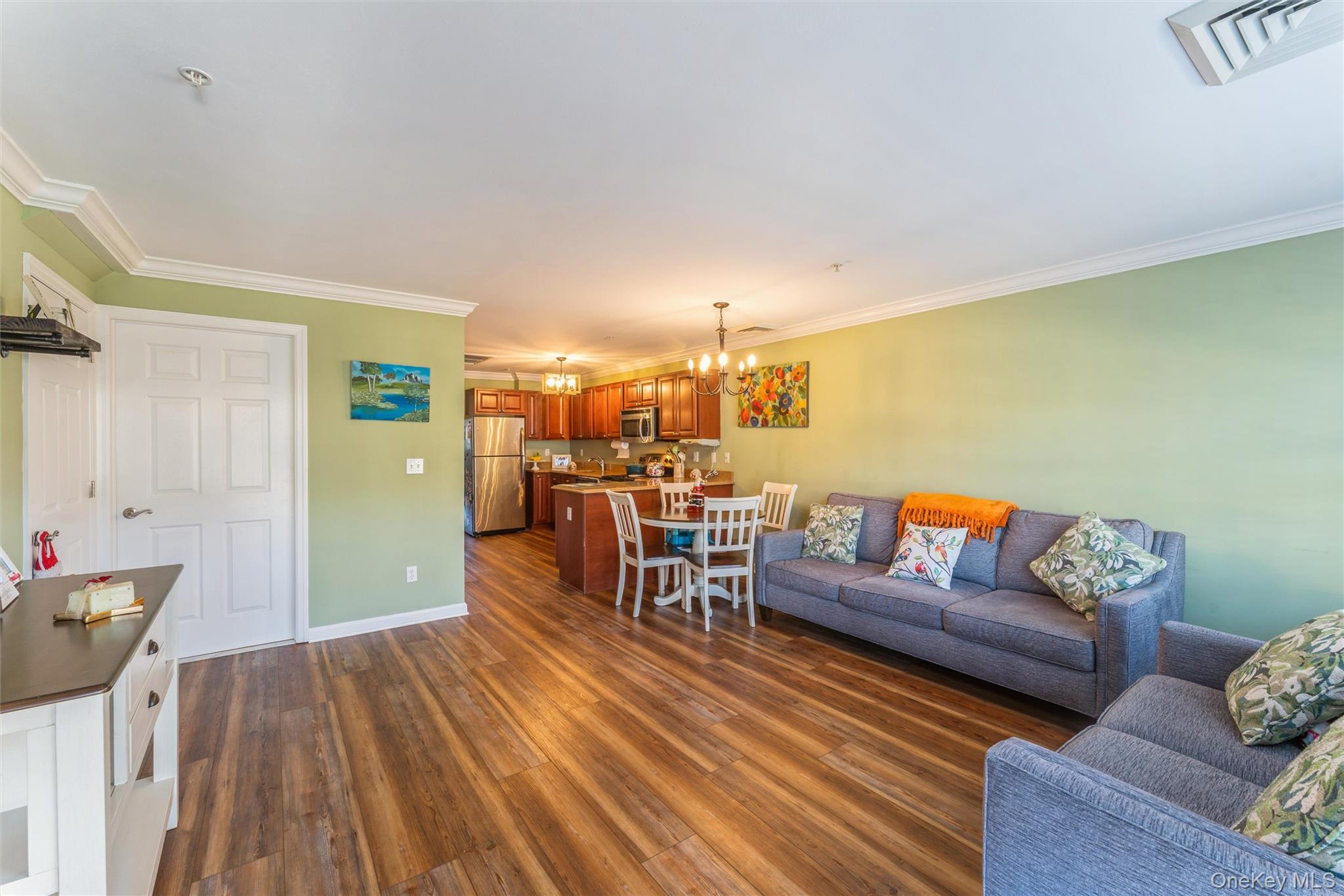 Valley Stream, New York, 11580, United States, 2 Bedrooms Bedrooms, ,2 BathroomsBathrooms,Residential,For Sale,2002901