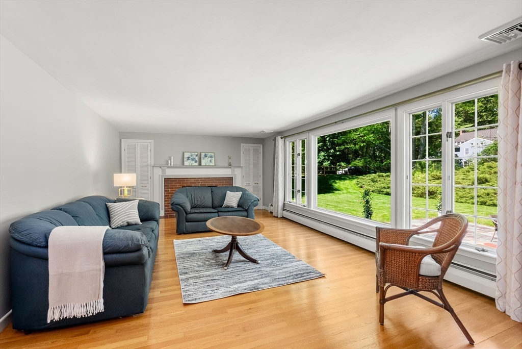 Weston, Massachusetts, 02493, United States, 4 Bedrooms Bedrooms, ,3 BathroomsBathrooms,Residential,For Sale,1838701