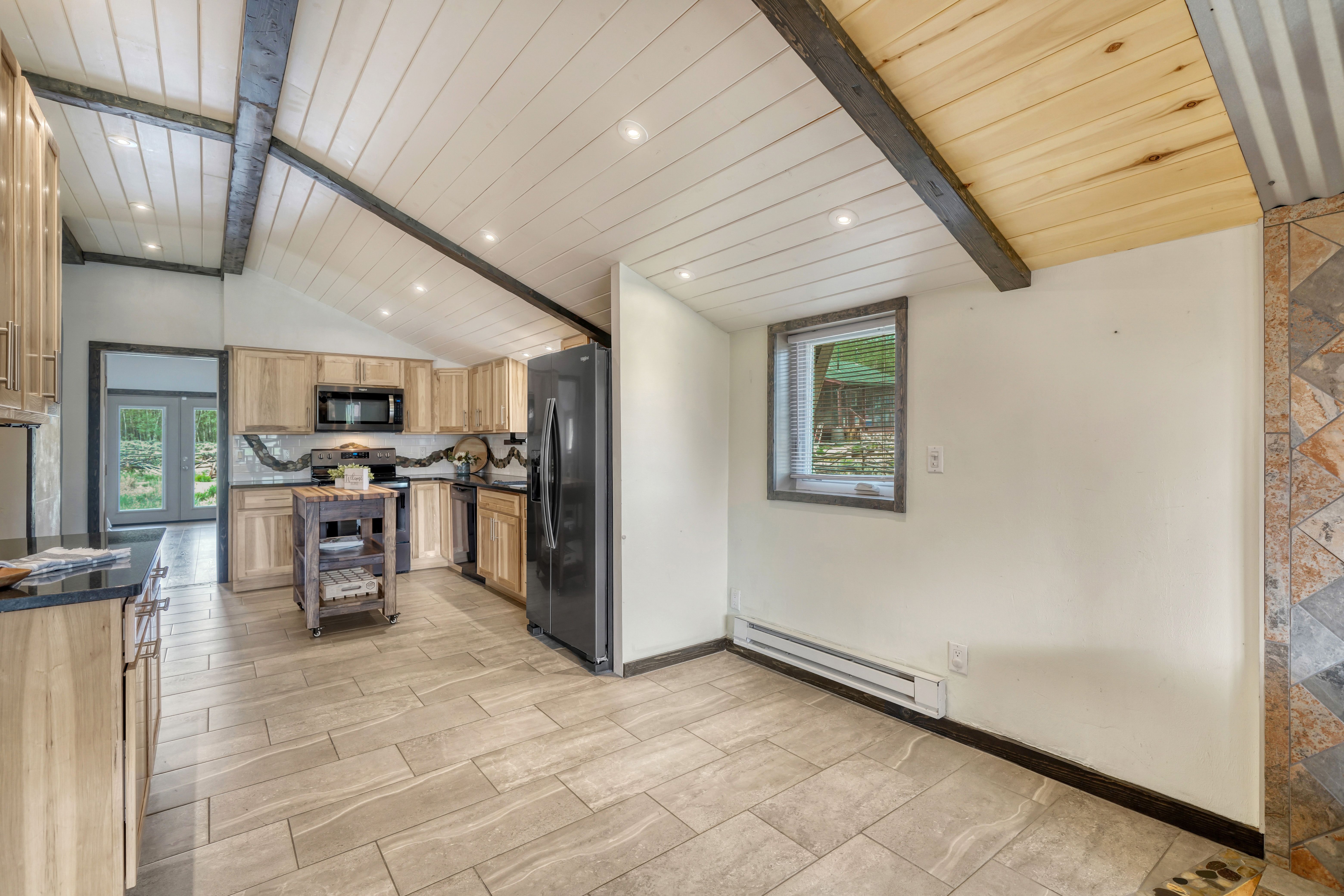  Remodeled Beaver Lakes Chalet with Lake & Mountain Views - 物件實景