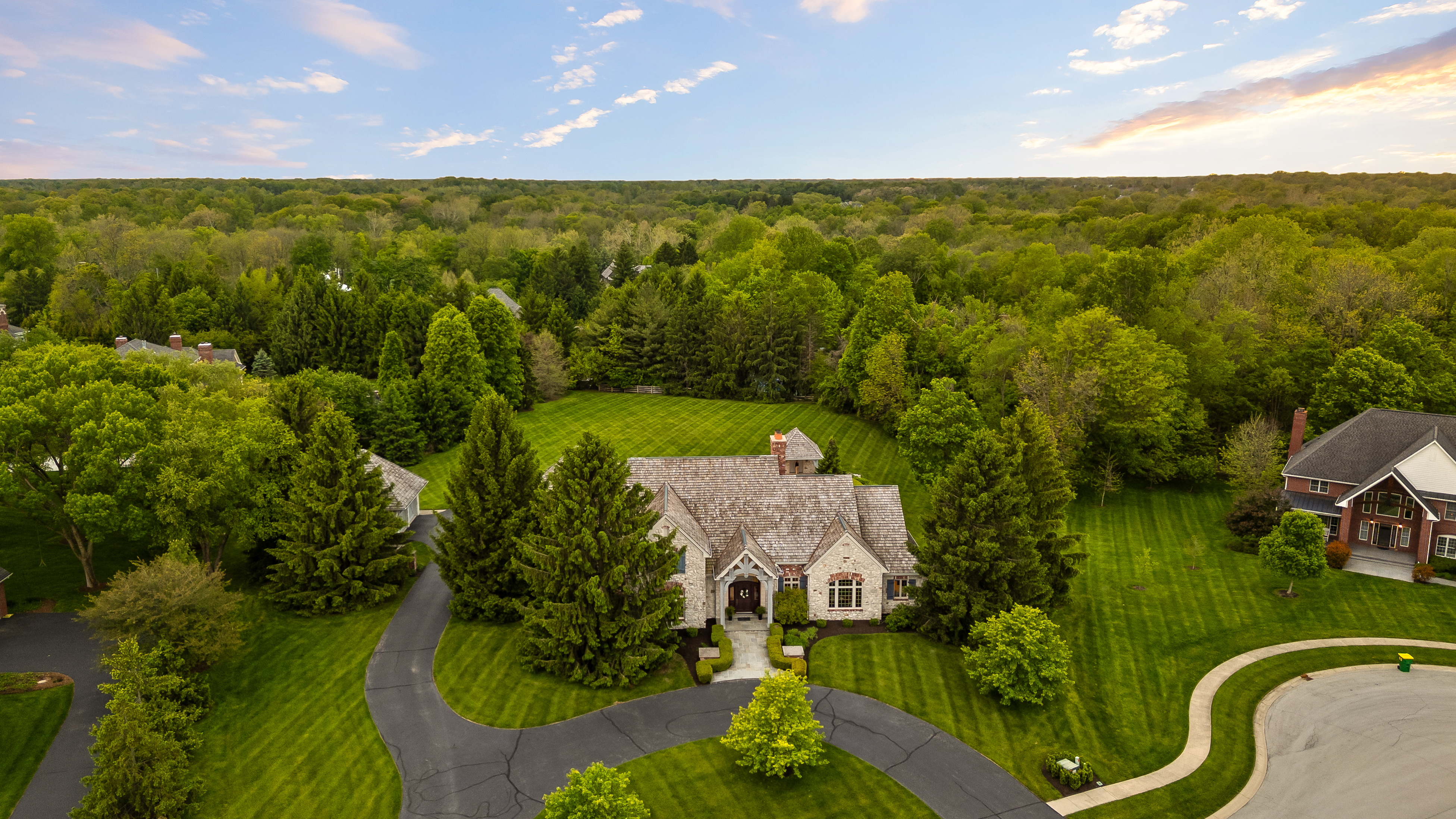  Signature Estate Set on More than 2 Acres in Desirable Zionsville Neighborhood - 物件實景