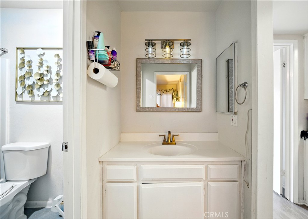 Van Nuys, California, 91405, United States, 3 Bedrooms Bedrooms, ,2 BathroomsBathrooms,Residential,For Sale,1979582