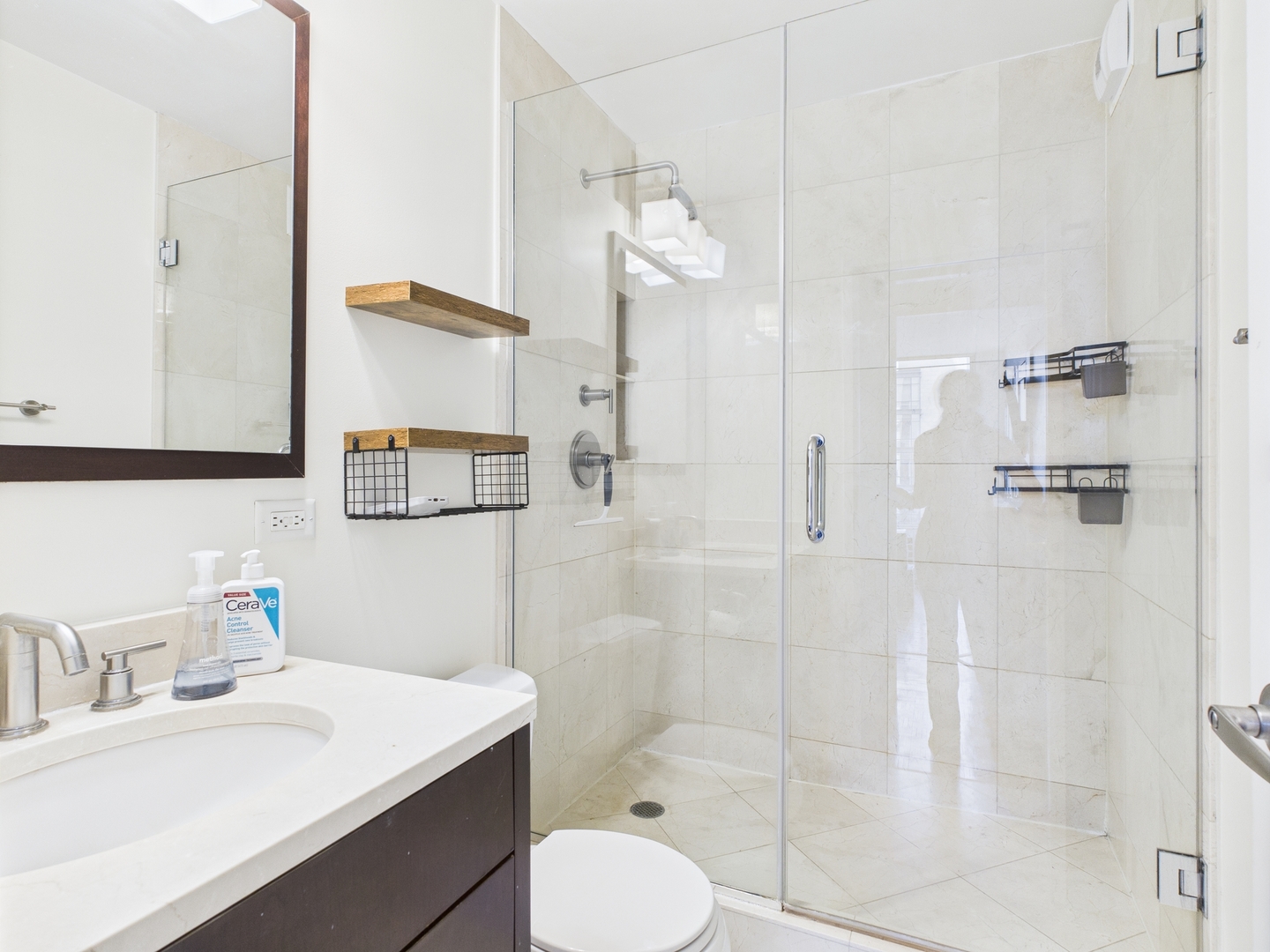 Chicago, Illinois, 60610, United States, 3 Bedrooms Bedrooms, ,2 BathroomsBathrooms,Residential,For Sale,1939067