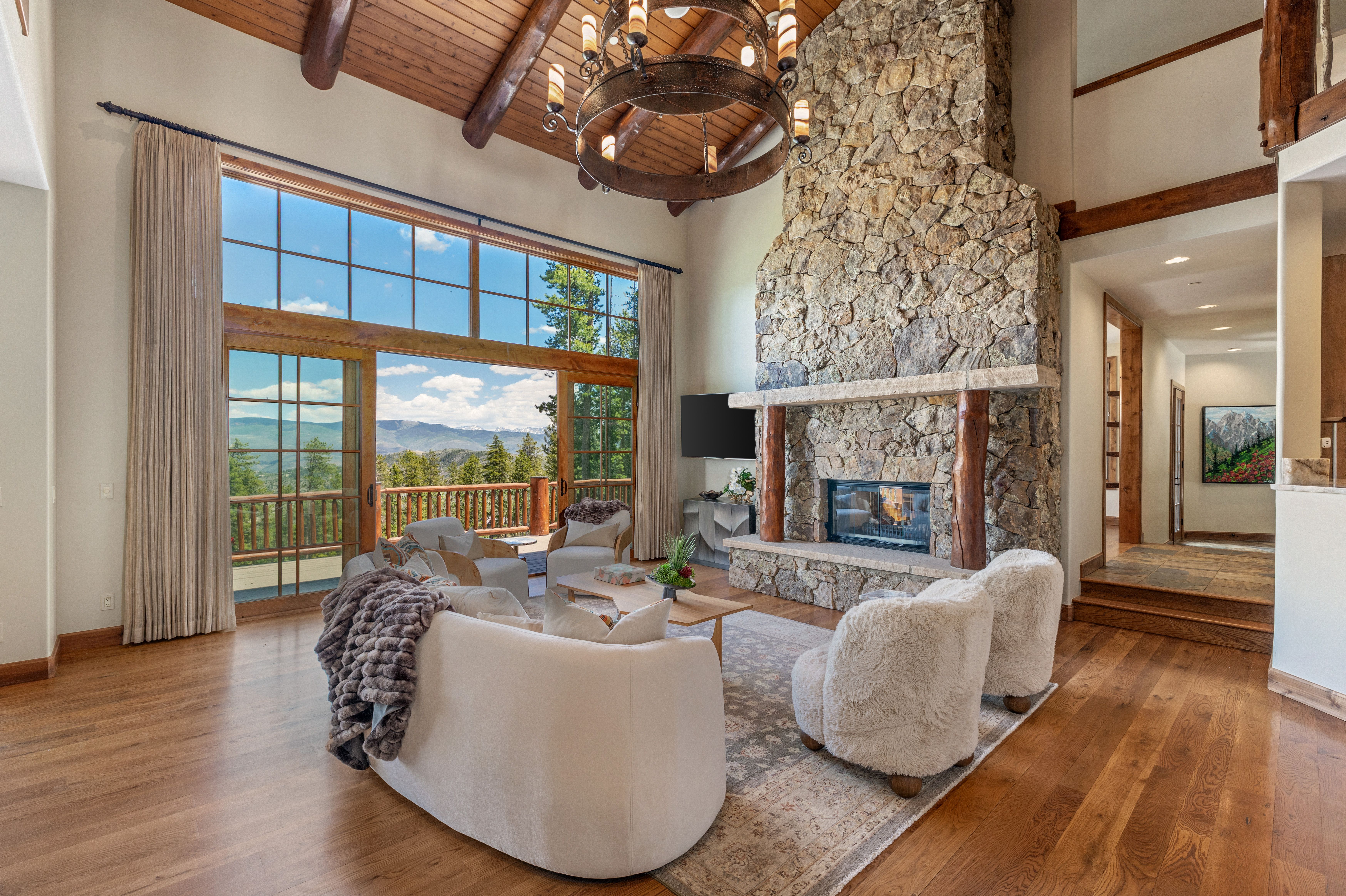  317 Elk Woods is the Kind of Mountain Estate that Earns its Setting - 物件實景