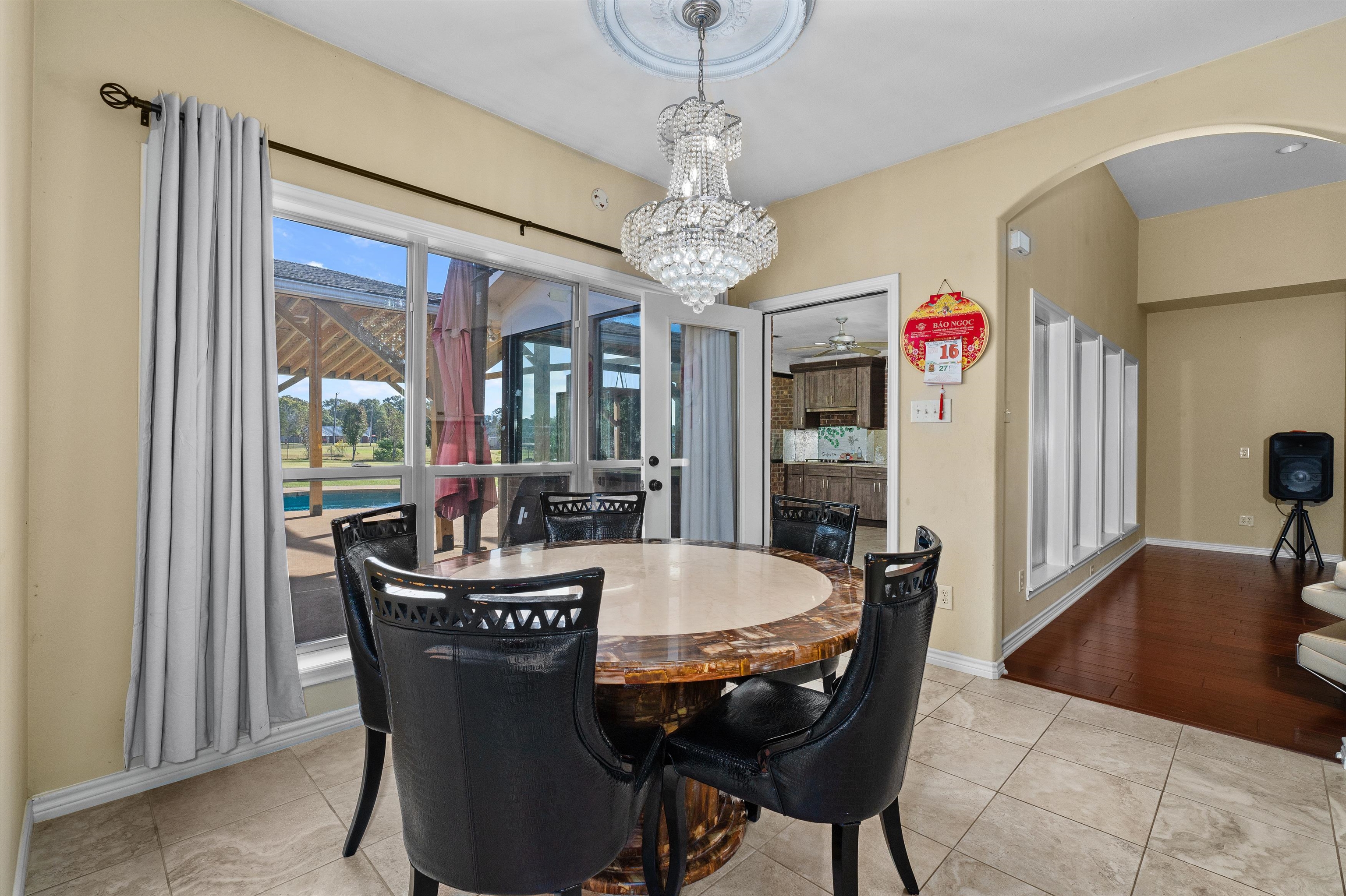 Henderson, Texas, 75654, United States, 5 Bedrooms Bedrooms, ,3 BathroomsBathrooms,Residential,For Sale,1983255