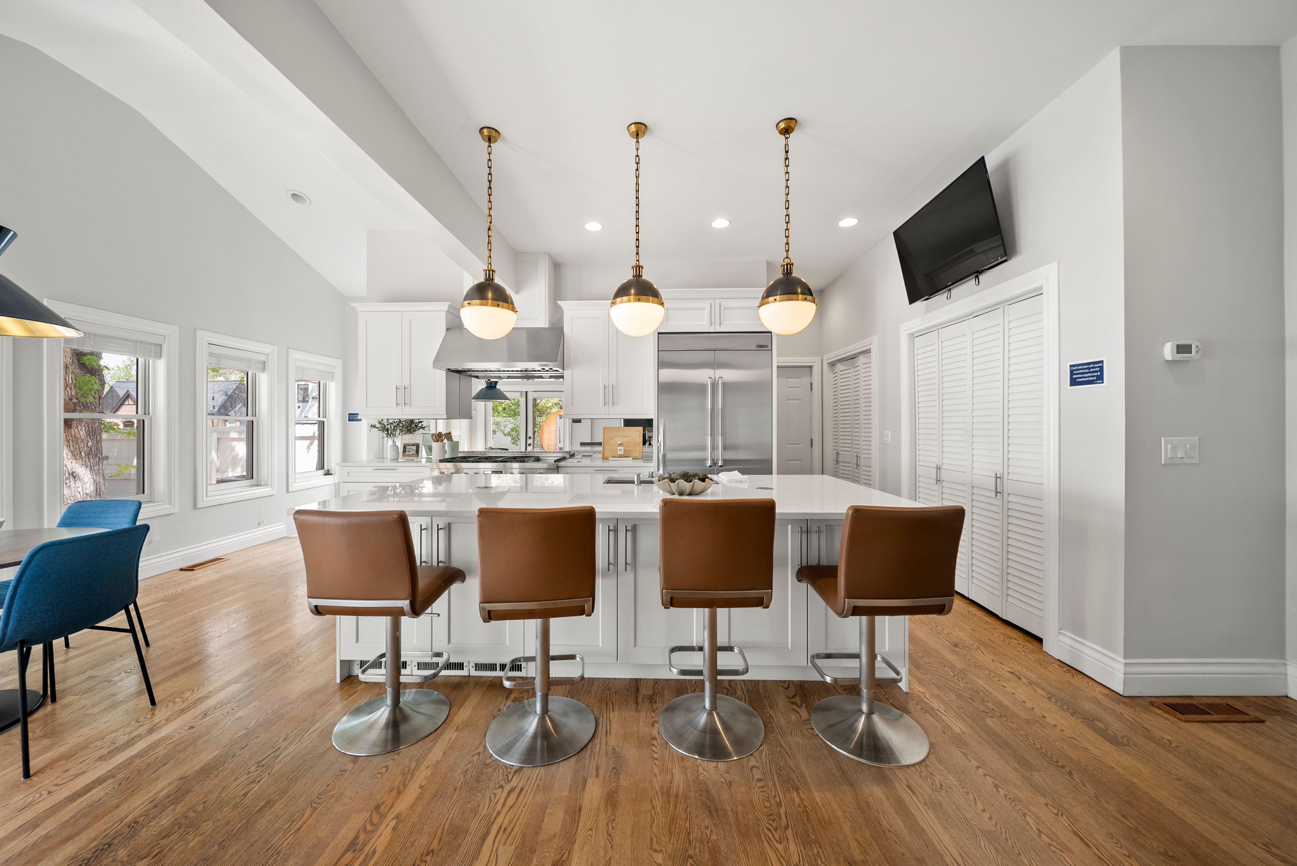  This Home Blends Historic Character with Modern Functionality - 物件實景