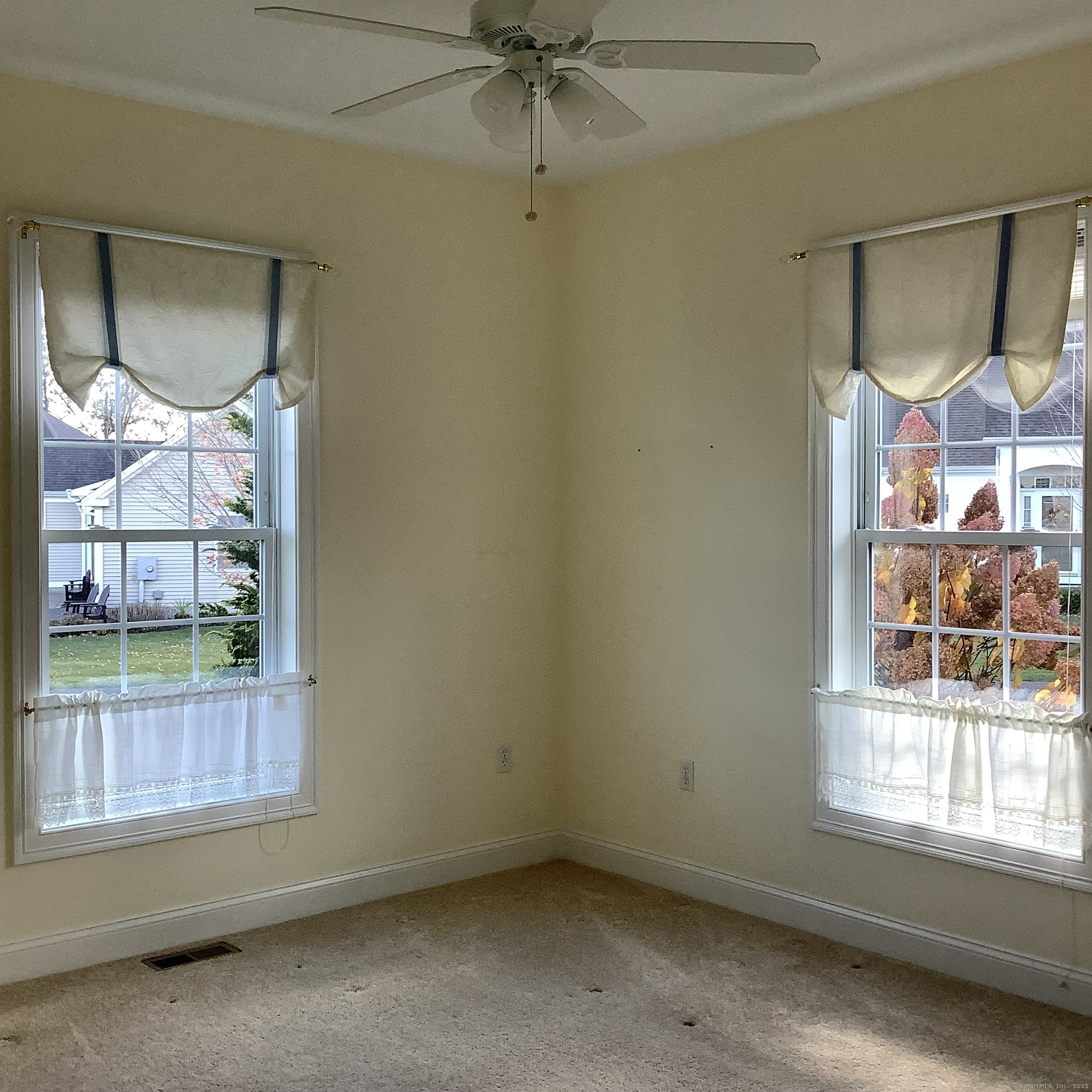 Cromwell, Connecticut, 06416, United States, 2 Bedrooms Bedrooms, ,2 BathroomsBathrooms,Residential,For Sale,1987108