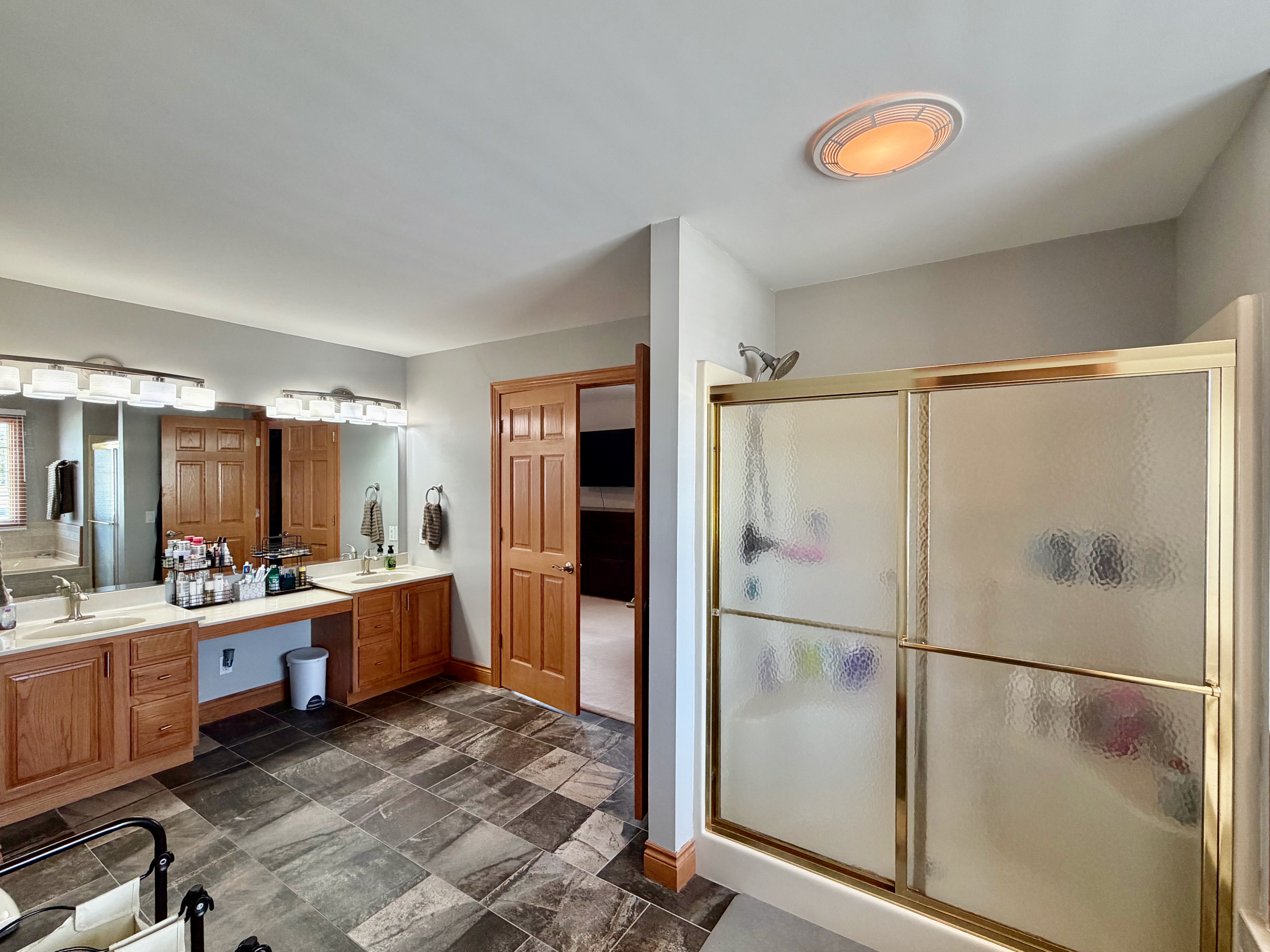 Effingham, Illinois, 62401, United States, 5 Bedrooms Bedrooms, ,5 BathroomsBathrooms,Residential,For Sale,1981428