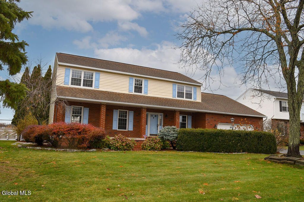 Colonie, New York, 12047, United States, 4 Bedrooms Bedrooms, ,3 BathroomsBathrooms,Residential,For Sale,1991402