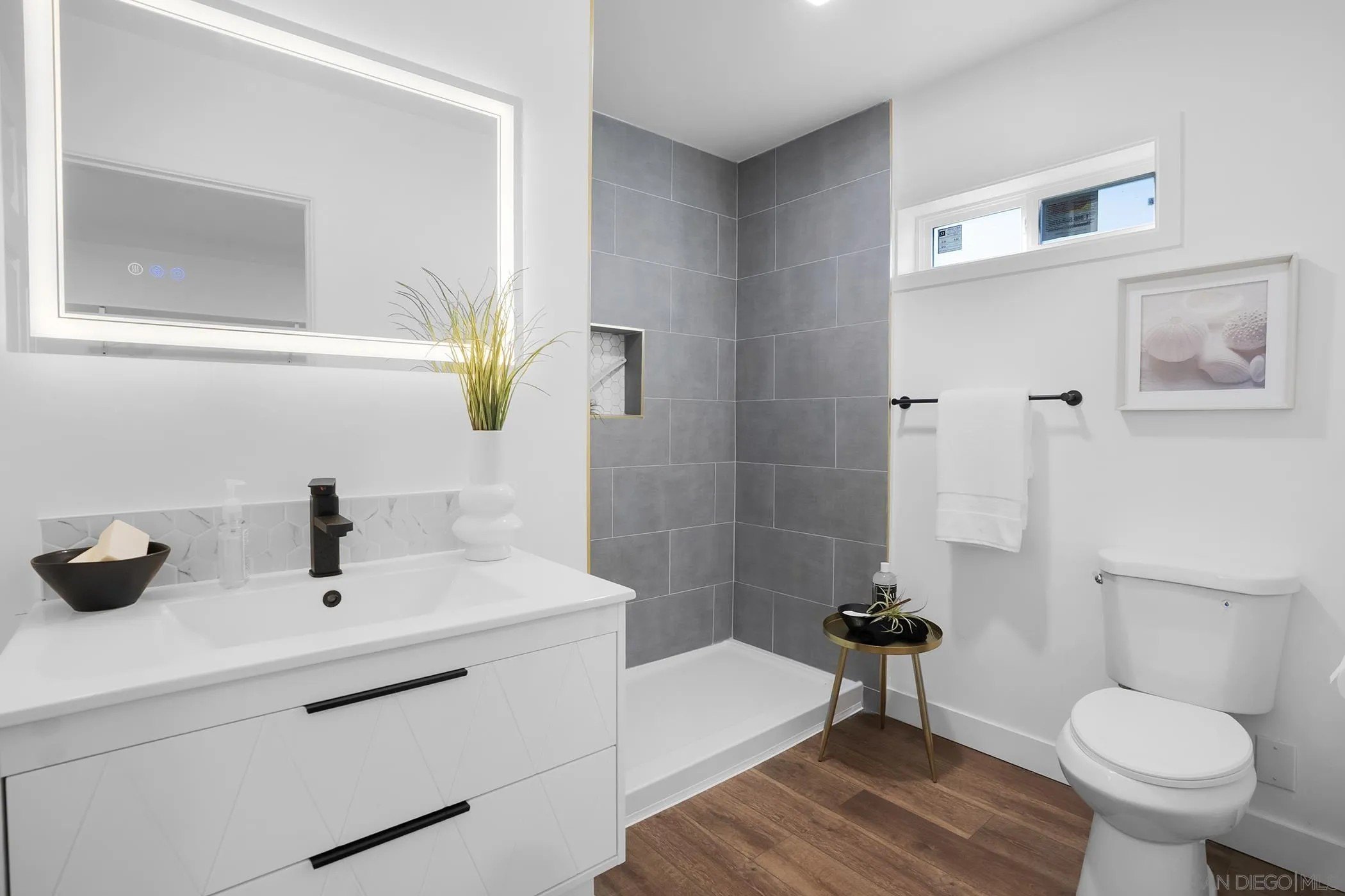 San Diego, California, 92114, United States, 3 Bedrooms Bedrooms, ,2 BathroomsBathrooms,Residential,For Sale,1991902