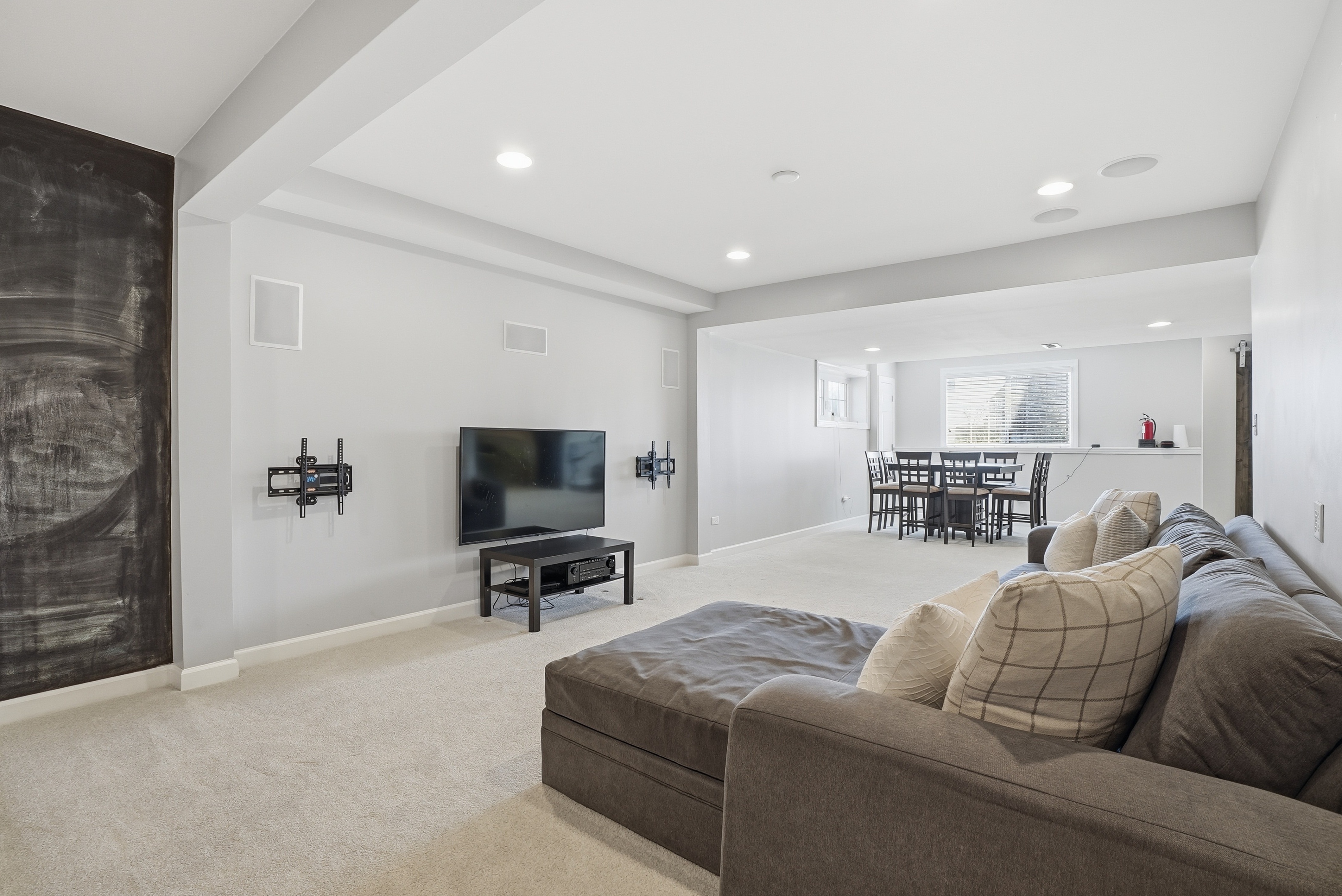  The Crown Jewel of Tall Grass: Waterfront Privacy Meets the Ultimate Layout - 物件實景