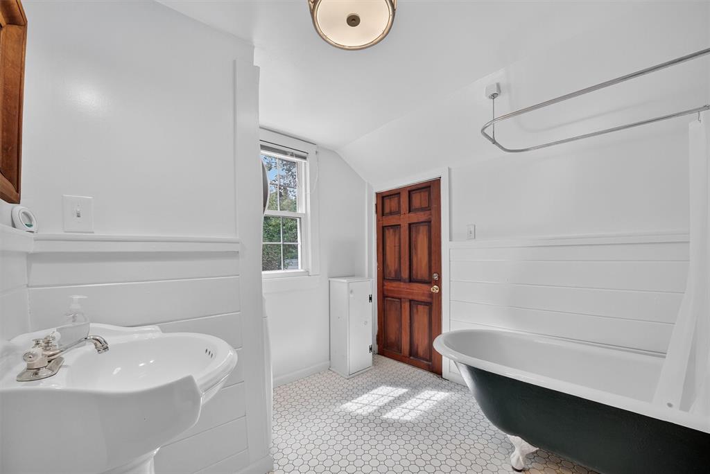 Chester, New York, 10918, United States, 3 Bedrooms Bedrooms, ,2 BathroomsBathrooms,Residential,For Sale,1975527