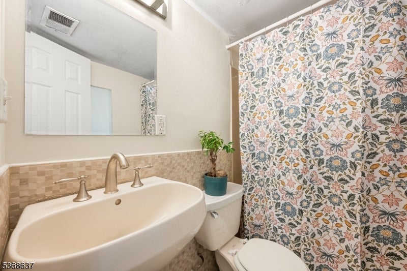 Rockaway Twp., New Jersey, 07005, United States, 9 Bedrooms Bedrooms, ,4 BathroomsBathrooms,Residential,For Sale,1979468