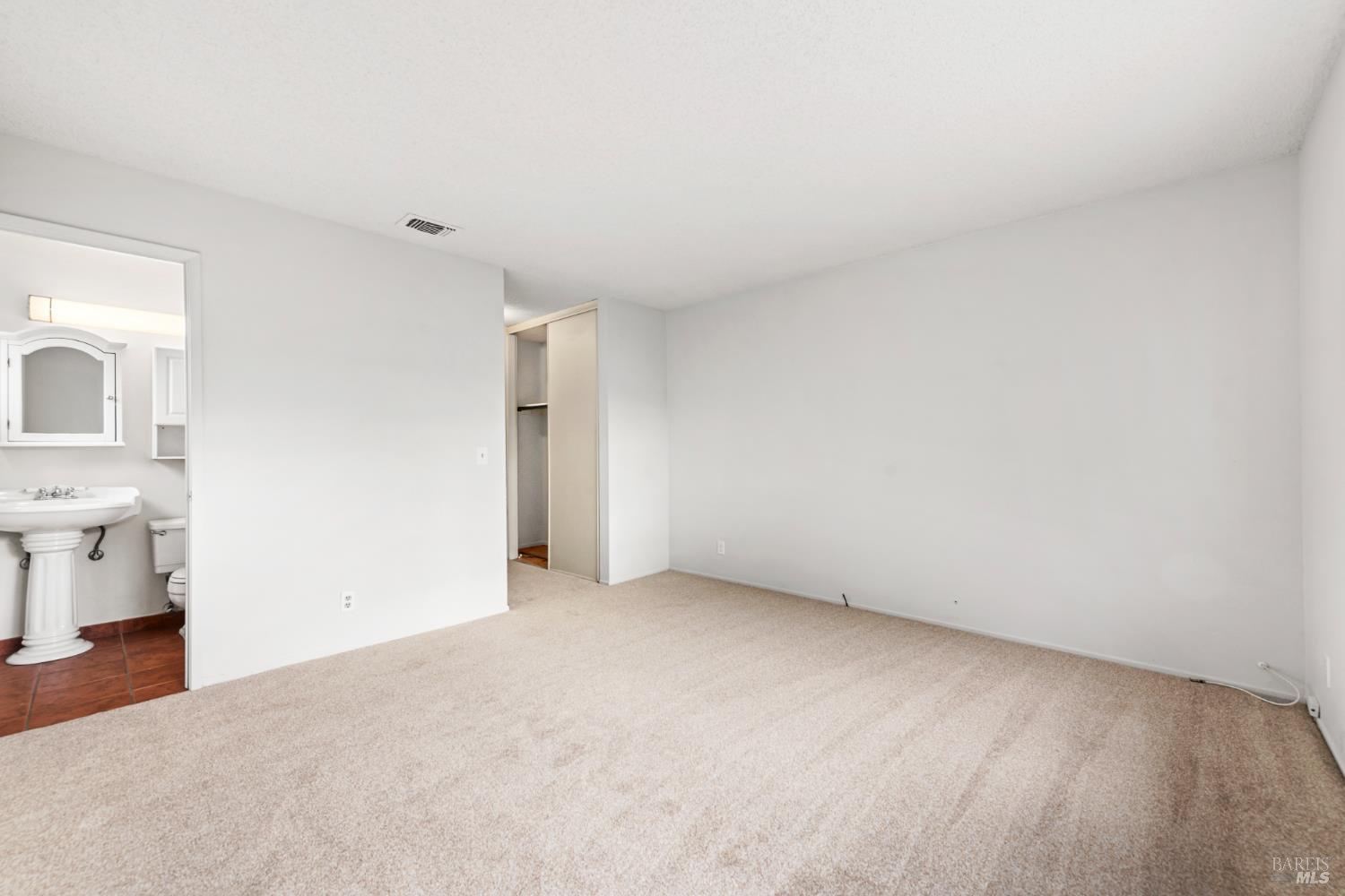 Vacaville, California, 95687, United States, 4 Bedrooms Bedrooms, ,2 BathroomsBathrooms,Residential,For Sale,1977124