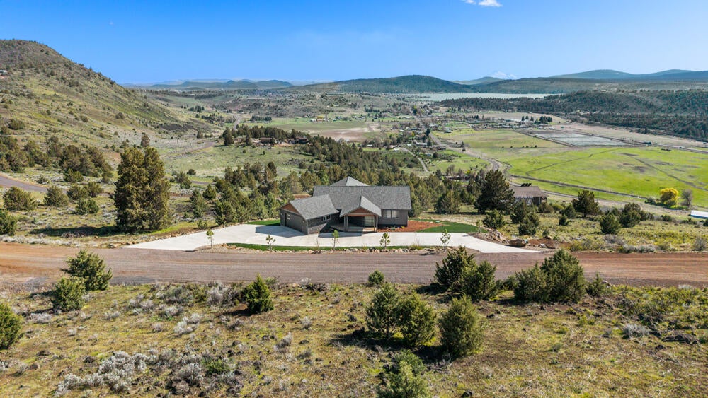 Klamath Falls, Oregon, 97601, United States, 3 Bedrooms Bedrooms, ,4 BathroomsBathrooms,Residential,For Sale,1794380