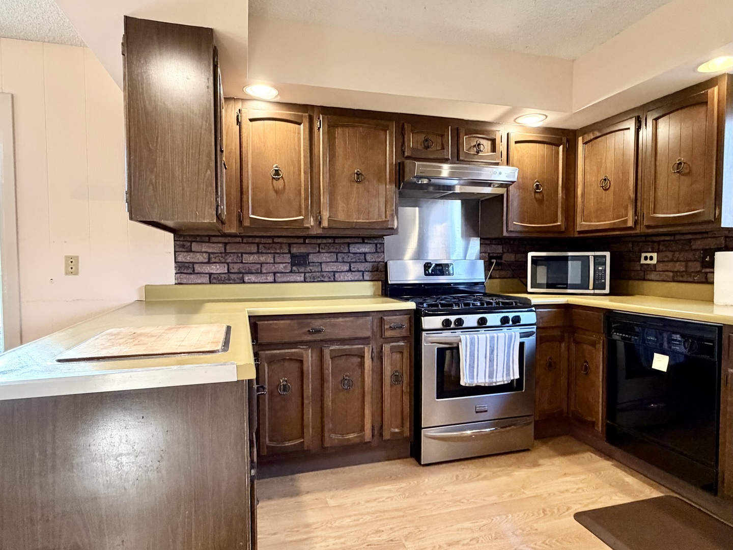 Sycamore, Illinois, 60178, United States, 4 Bedrooms Bedrooms, ,3 BathroomsBathrooms,Residential,For Sale,1988163