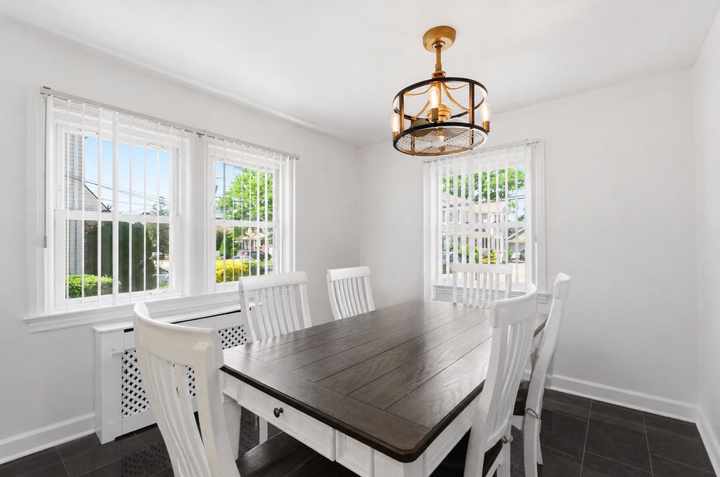 East Rockaway, New York, 11518, United States, 4 Bedrooms Bedrooms, ,2 BathroomsBathrooms,Residential,For Sale,2048552