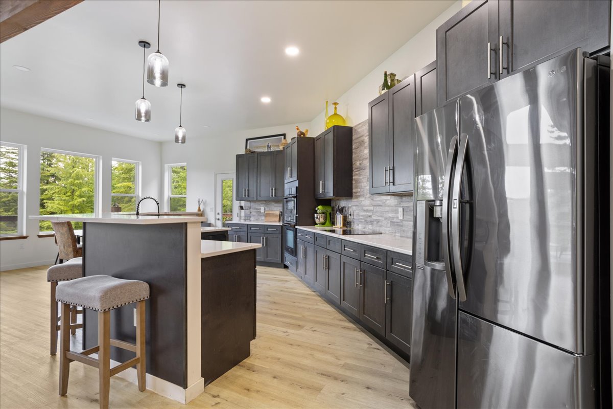 Sagle, Idaho, 83860, United States, 3 Bedrooms Bedrooms, ,4 BathroomsBathrooms,Residential,For Sale,1976949