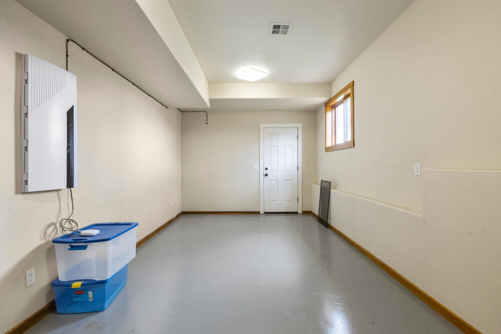 Klamath Falls, Oregon, 97601, United States, 4 Bedrooms Bedrooms, ,3 BathroomsBathrooms,Residential,For Sale,1987766