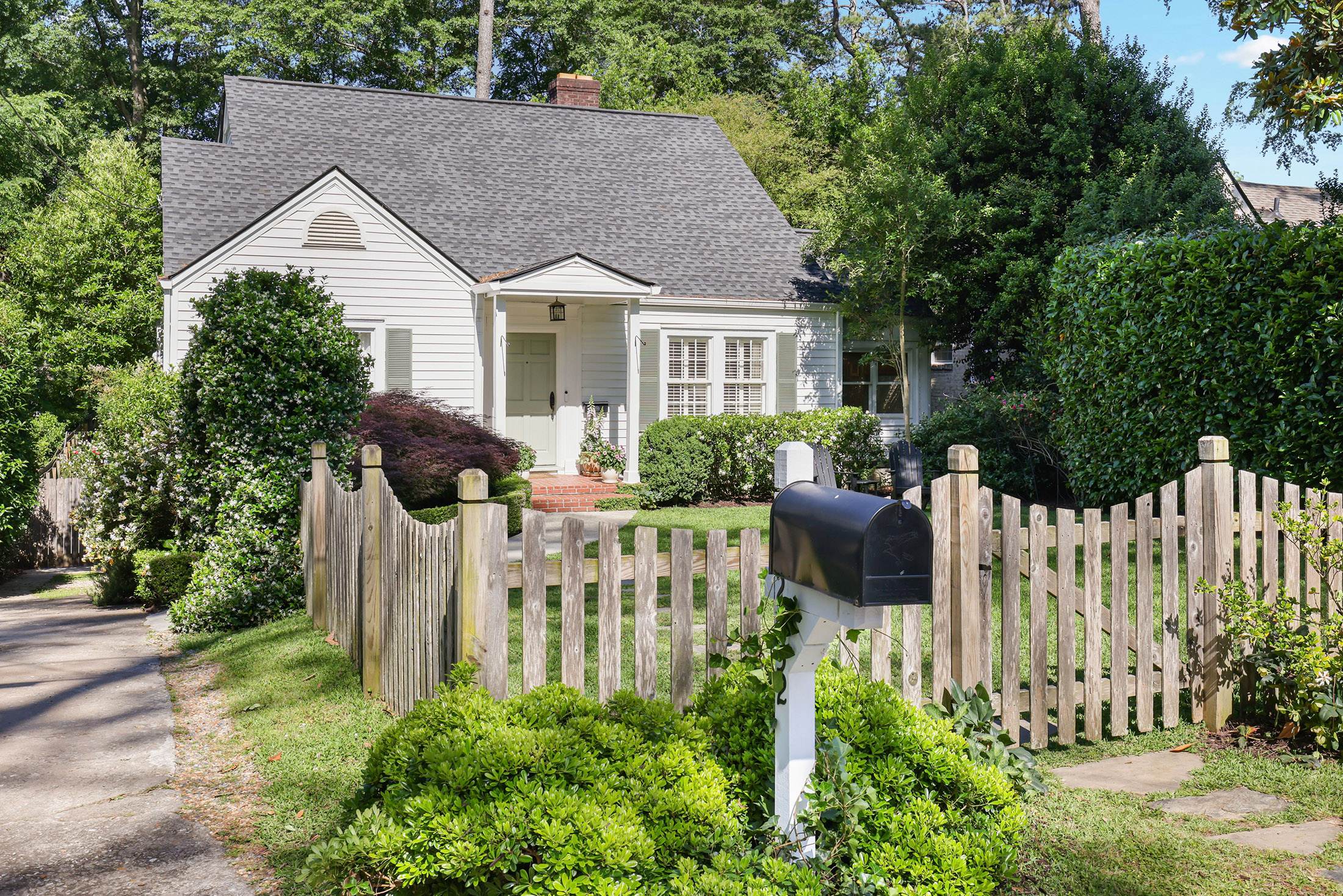  Charming Cottage in the Heart of Sought-after Peachtree Hills - 物件實景