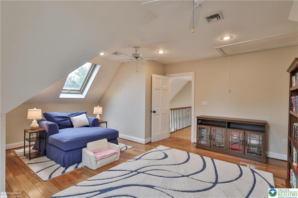 Stroudsburg, Pennsylvania, 18360-6926, United States, 7 Bedrooms Bedrooms, ,4 BathroomsBathrooms,Residential,For Sale,1904497